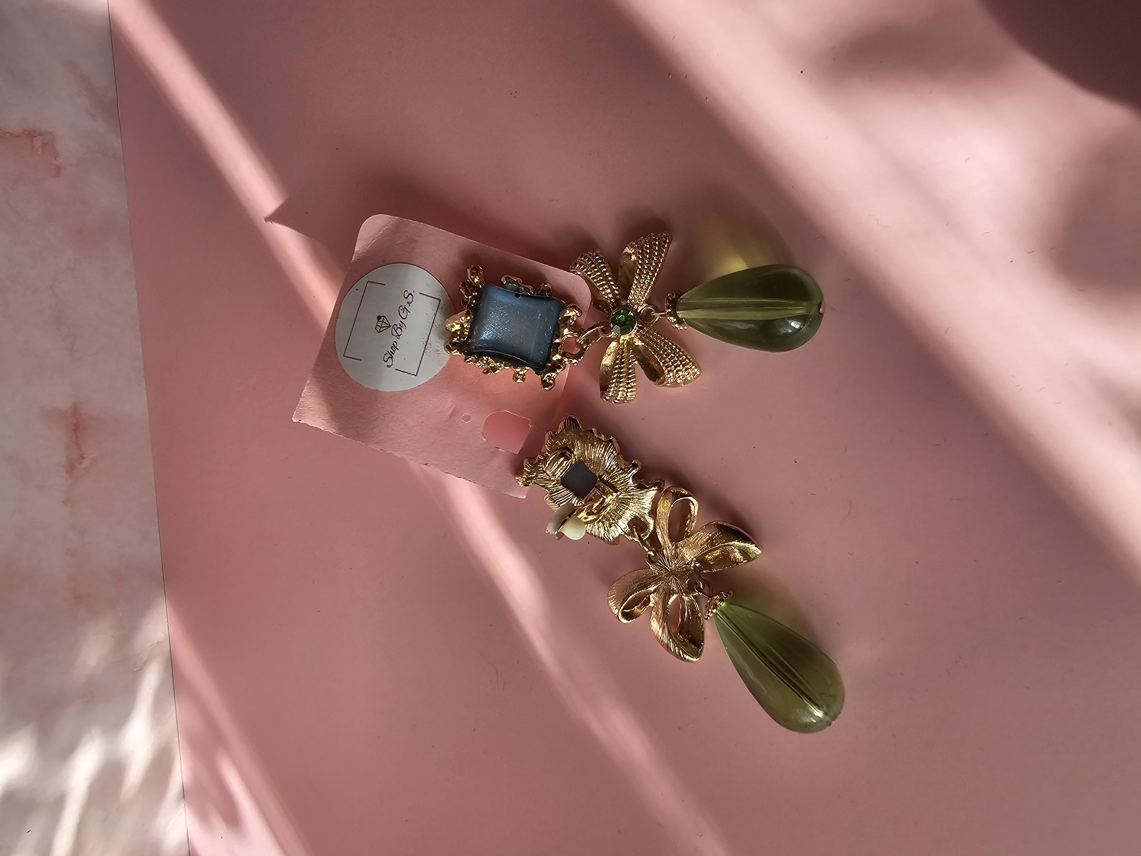 Žali auskarai - klipsai 