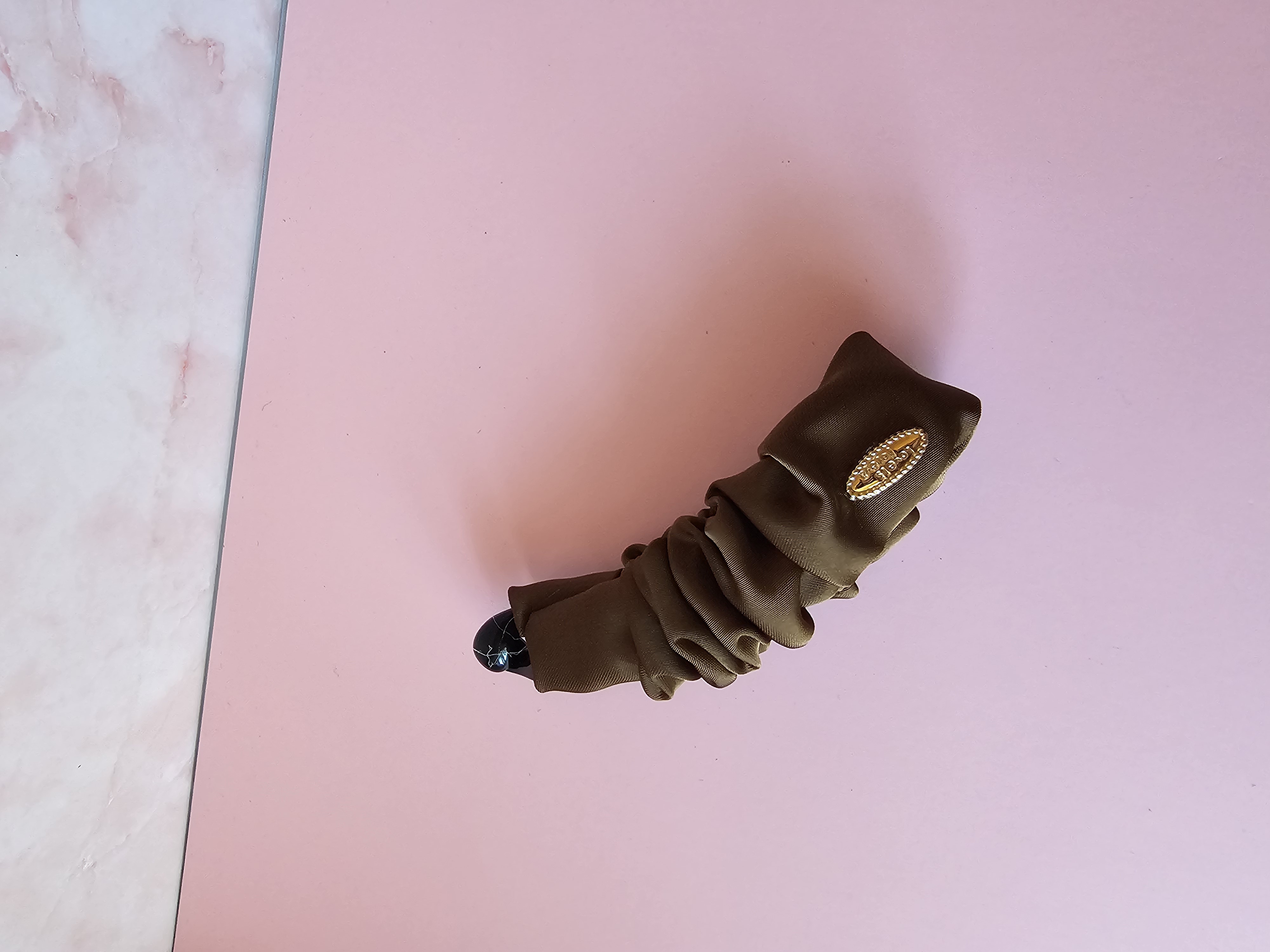 Plaukų segtukas - šokoladinis satino žiogelis