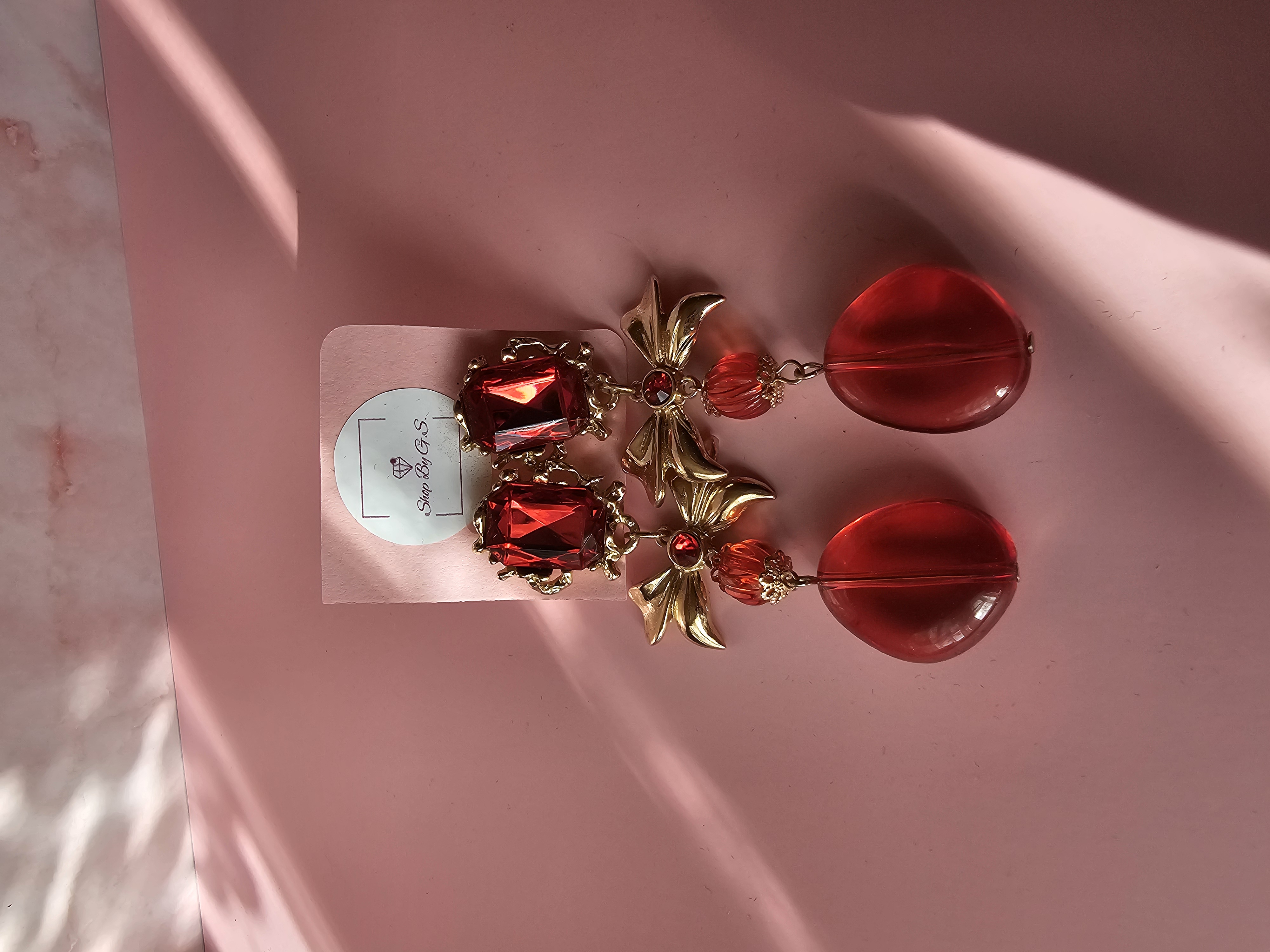 Raudoni auskarai - klipsai