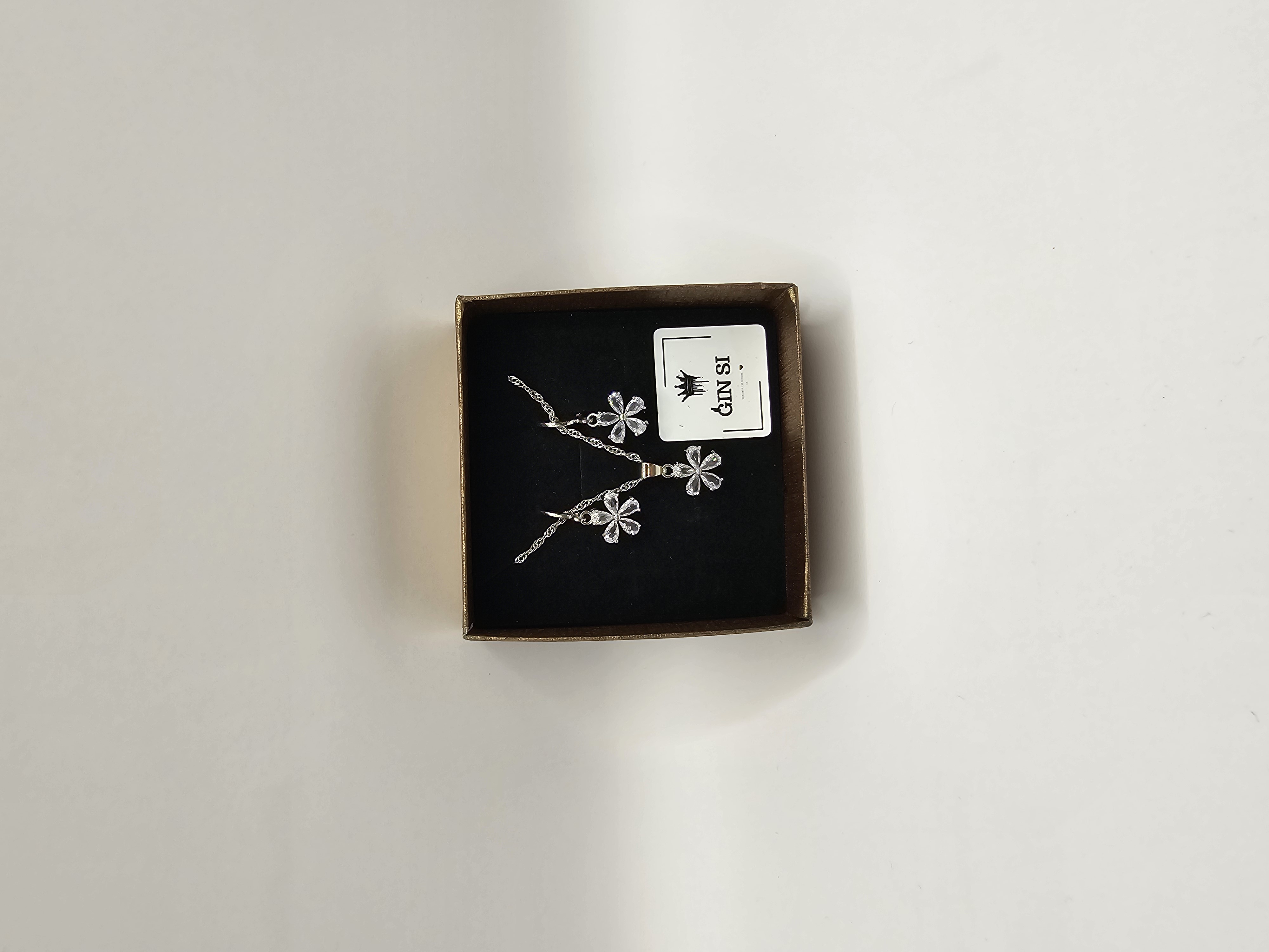 Papuošalų rinkinys - gėlė