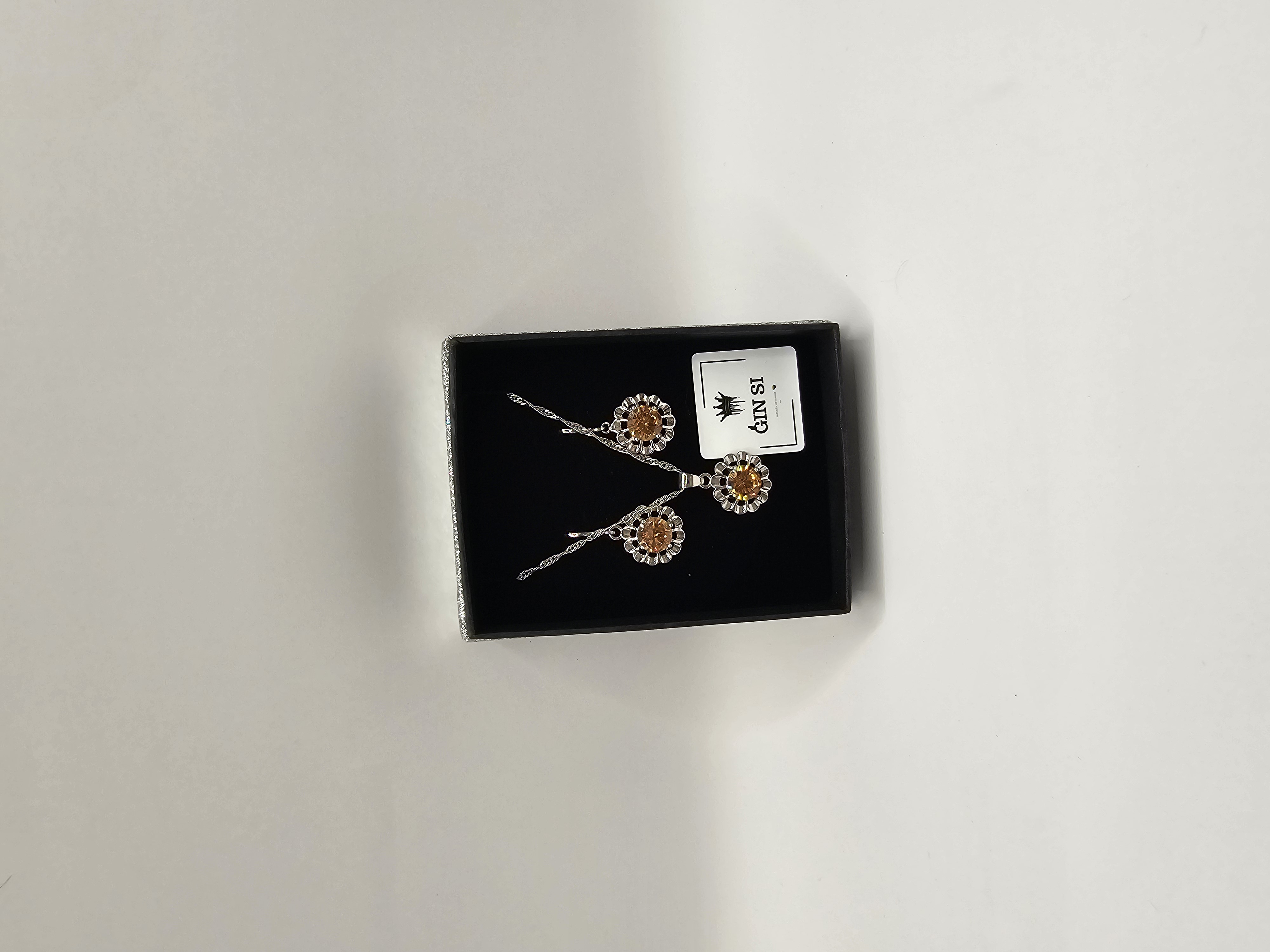 Papuošalų rinkinys su šampaniniu cirkoniu - ramunėlė