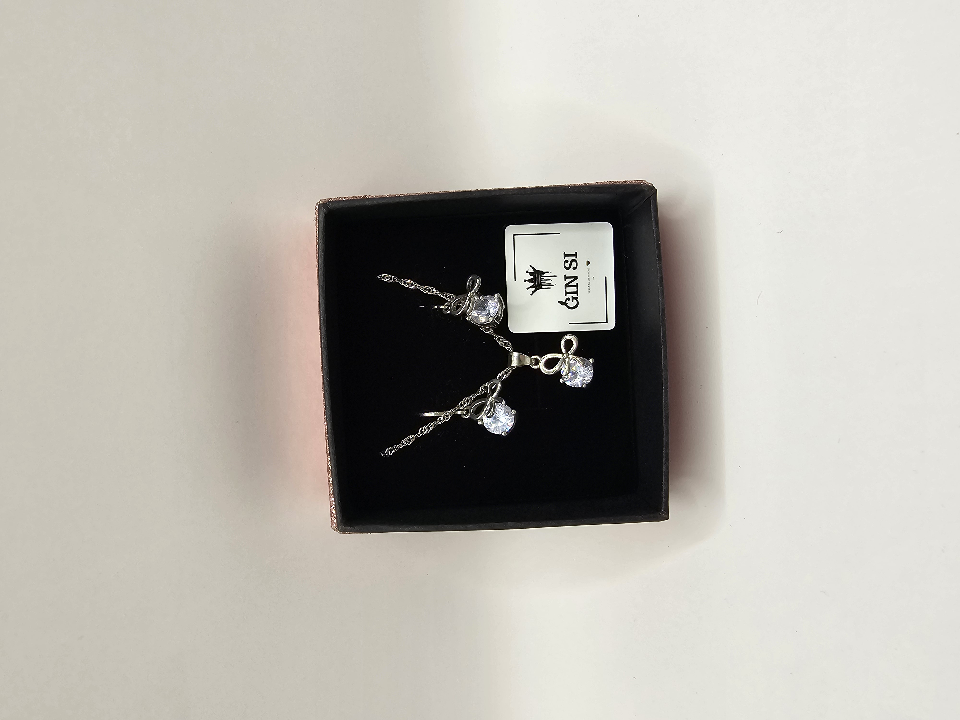 Papuošalų rinkinys su cirkoniais - mini bantukas