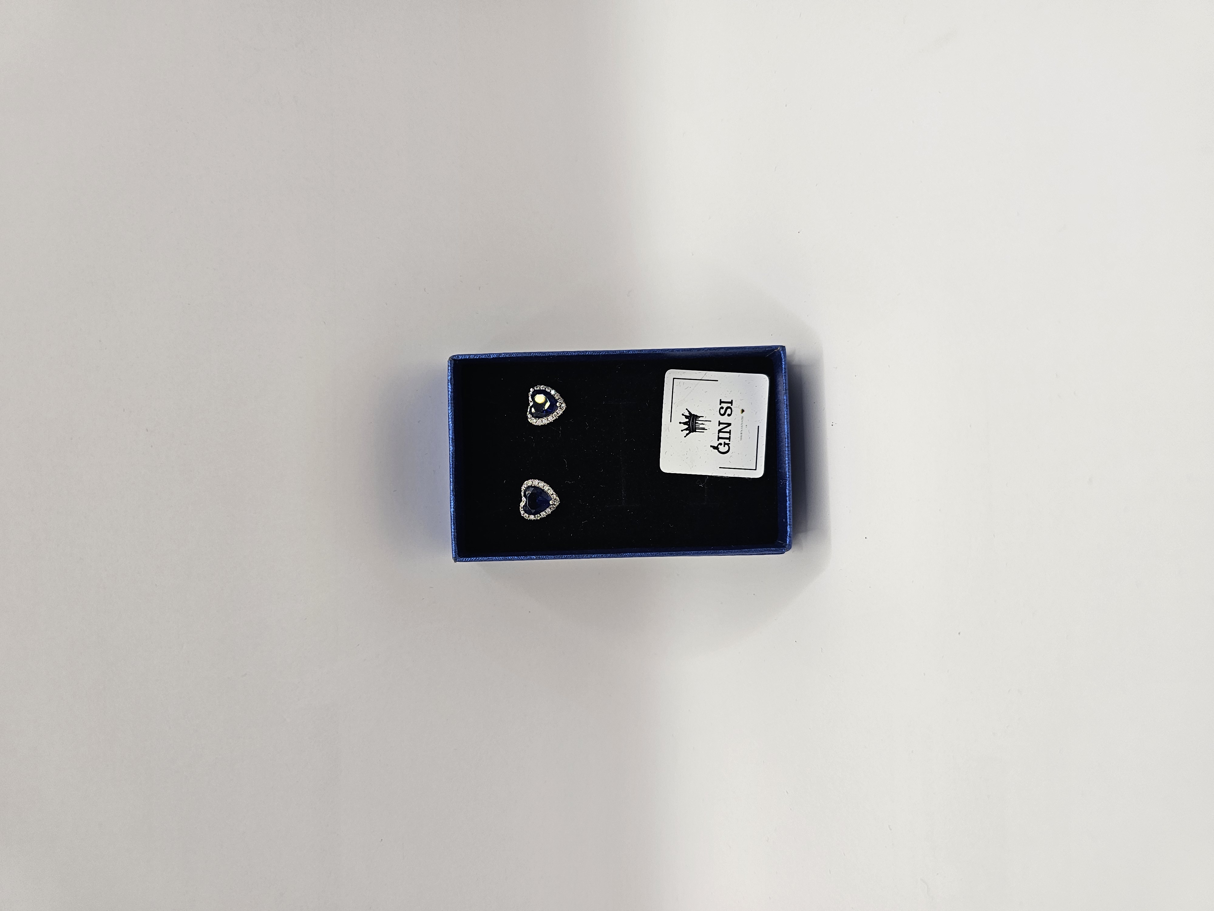 Auskarai širdelės su mėlynu cirkoniu