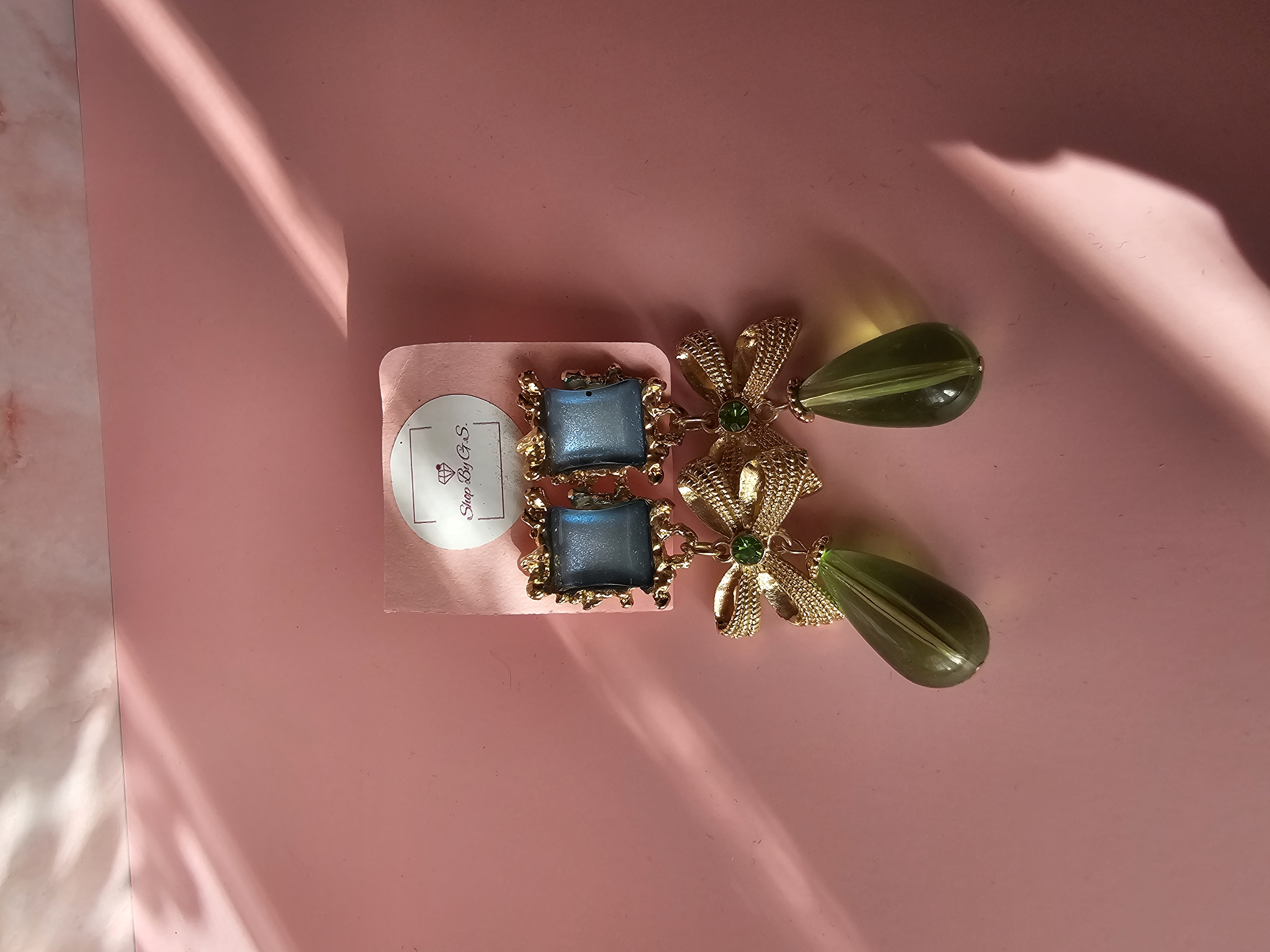 Žali auskarai - klipsai 