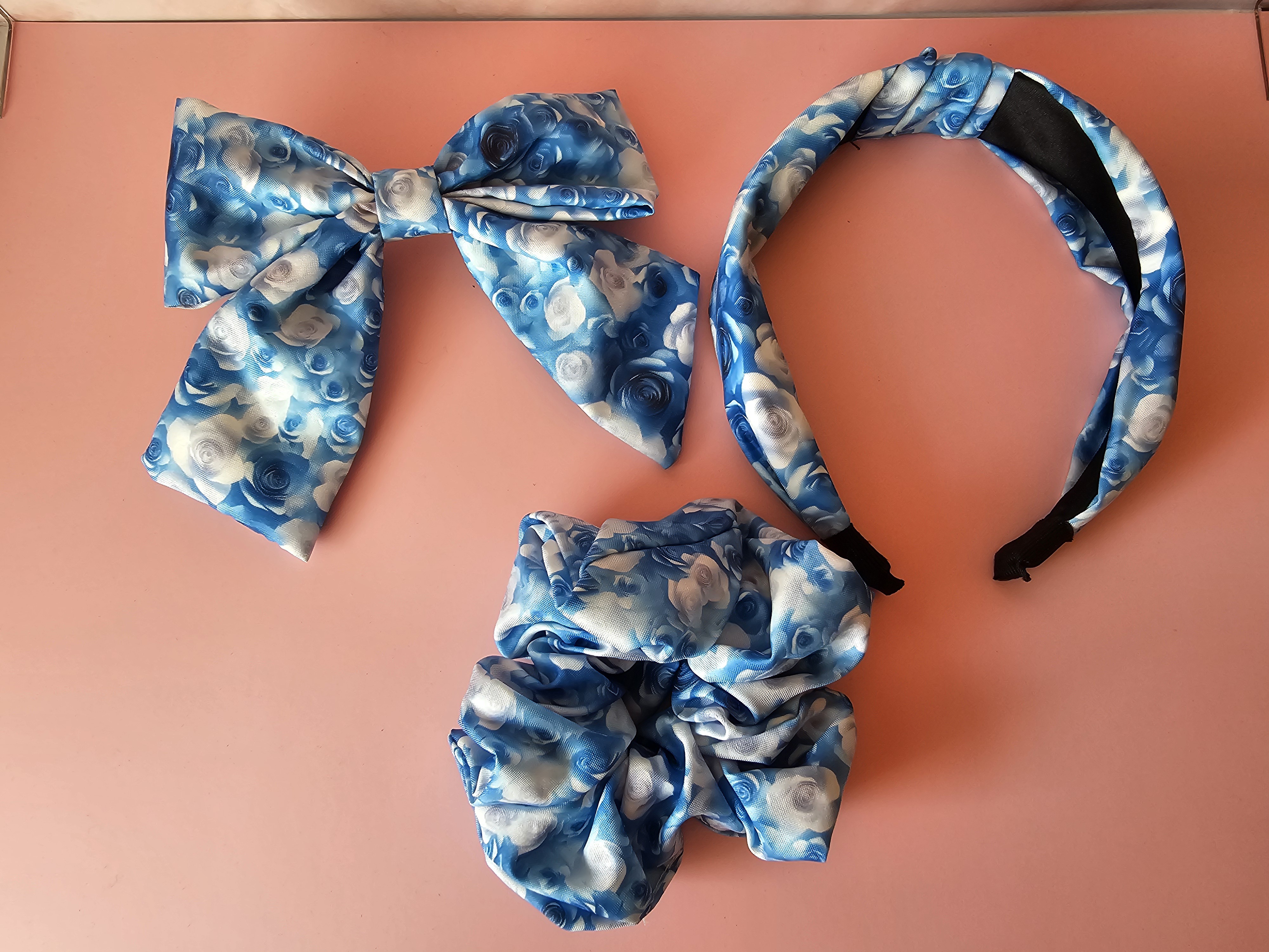 Komplektas plaukams - mėlynos&baltos gėlės