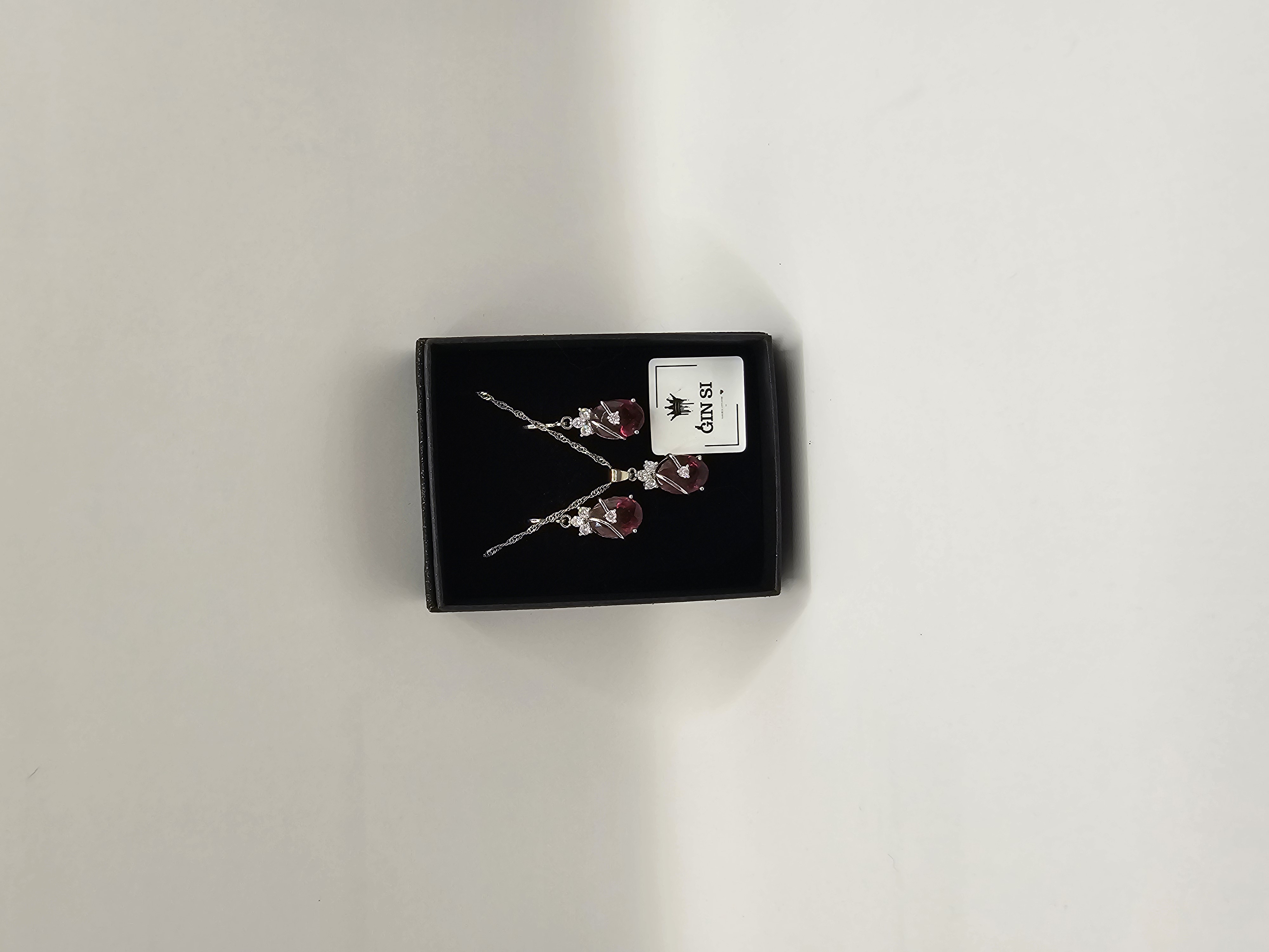 Papuošalų rinkinys - violetinis puošnumas