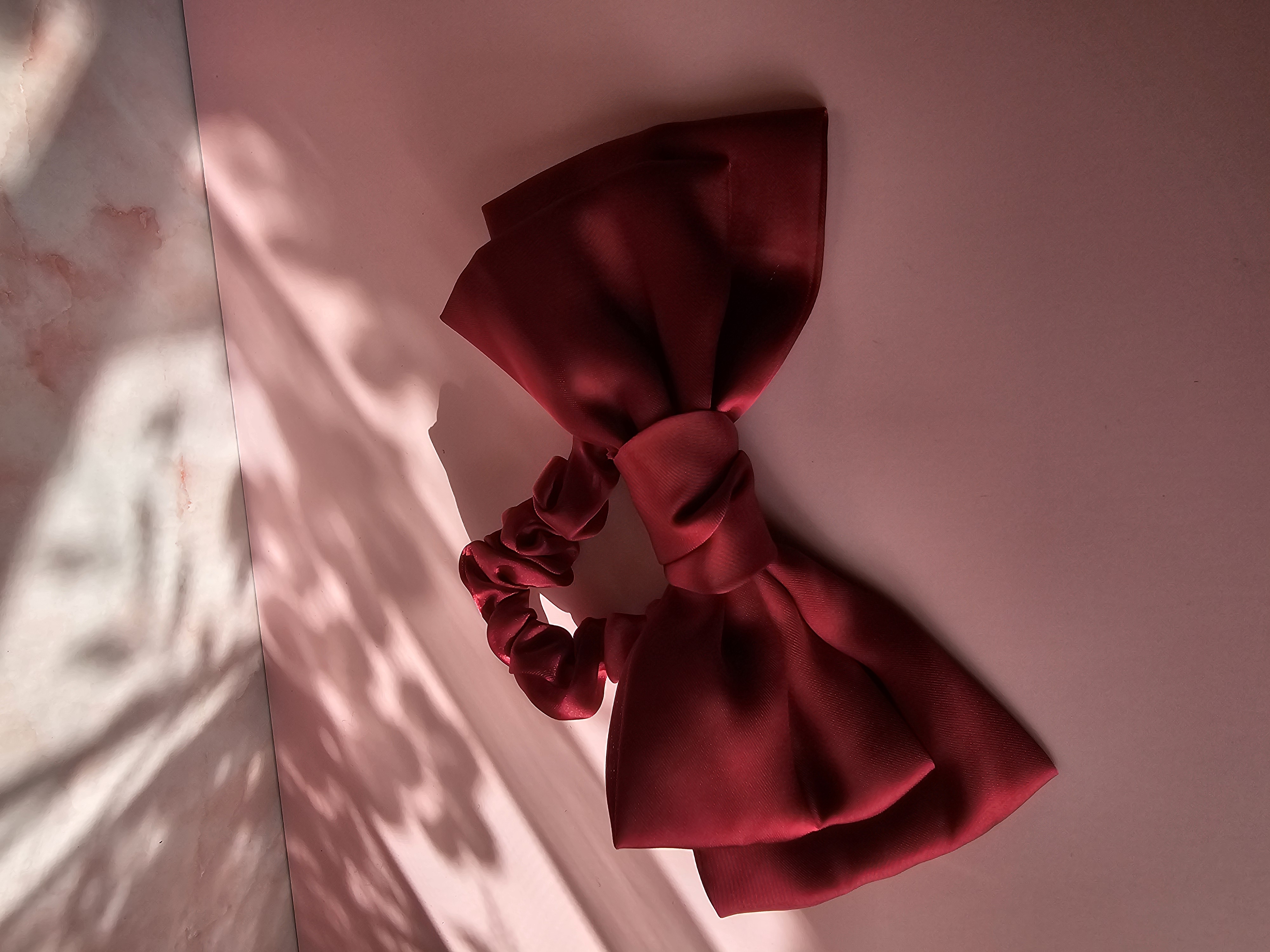 Plaukų gumytė - raudonas kaspinas