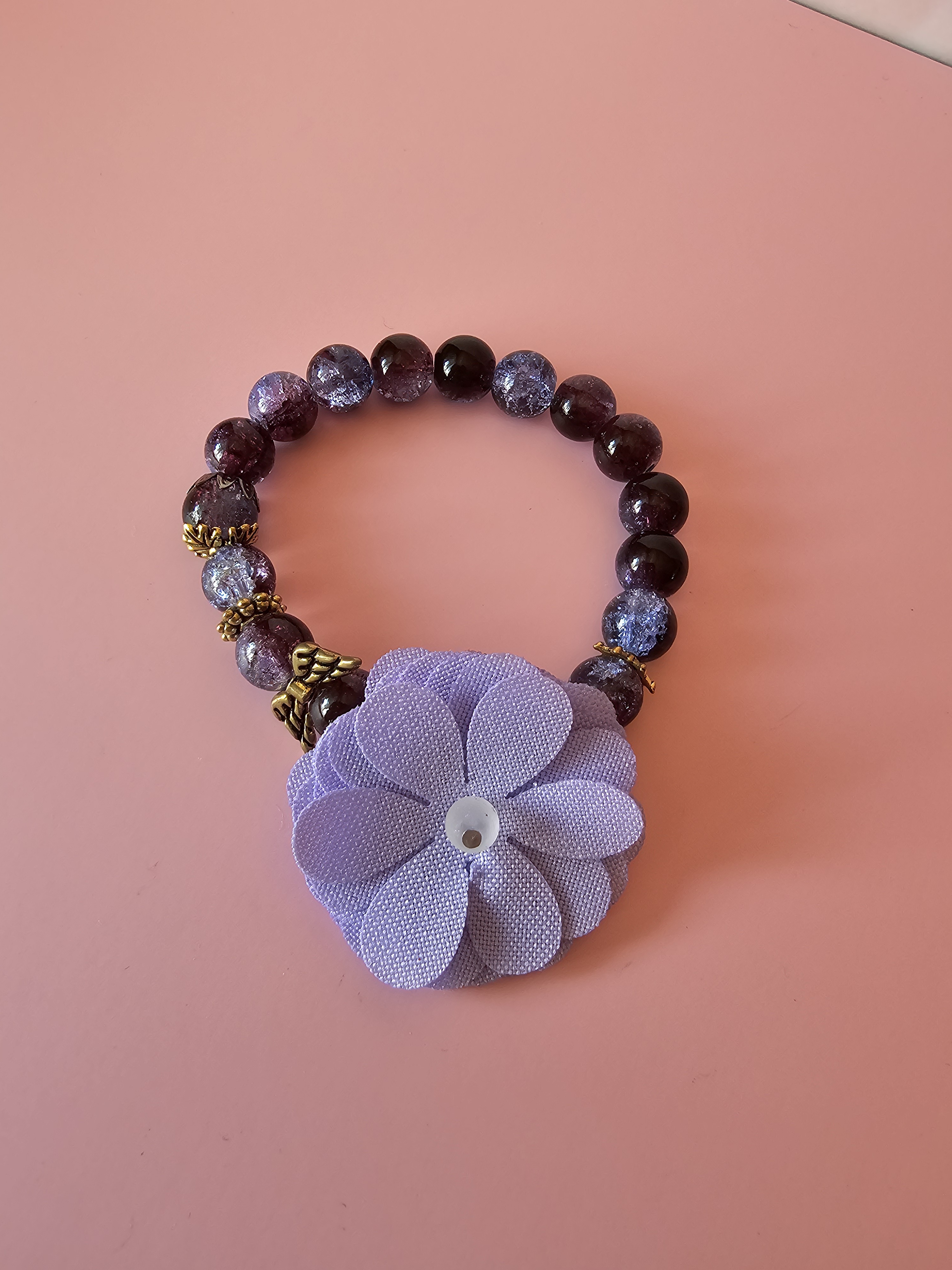 Apyrankė su užrašu "Laura"