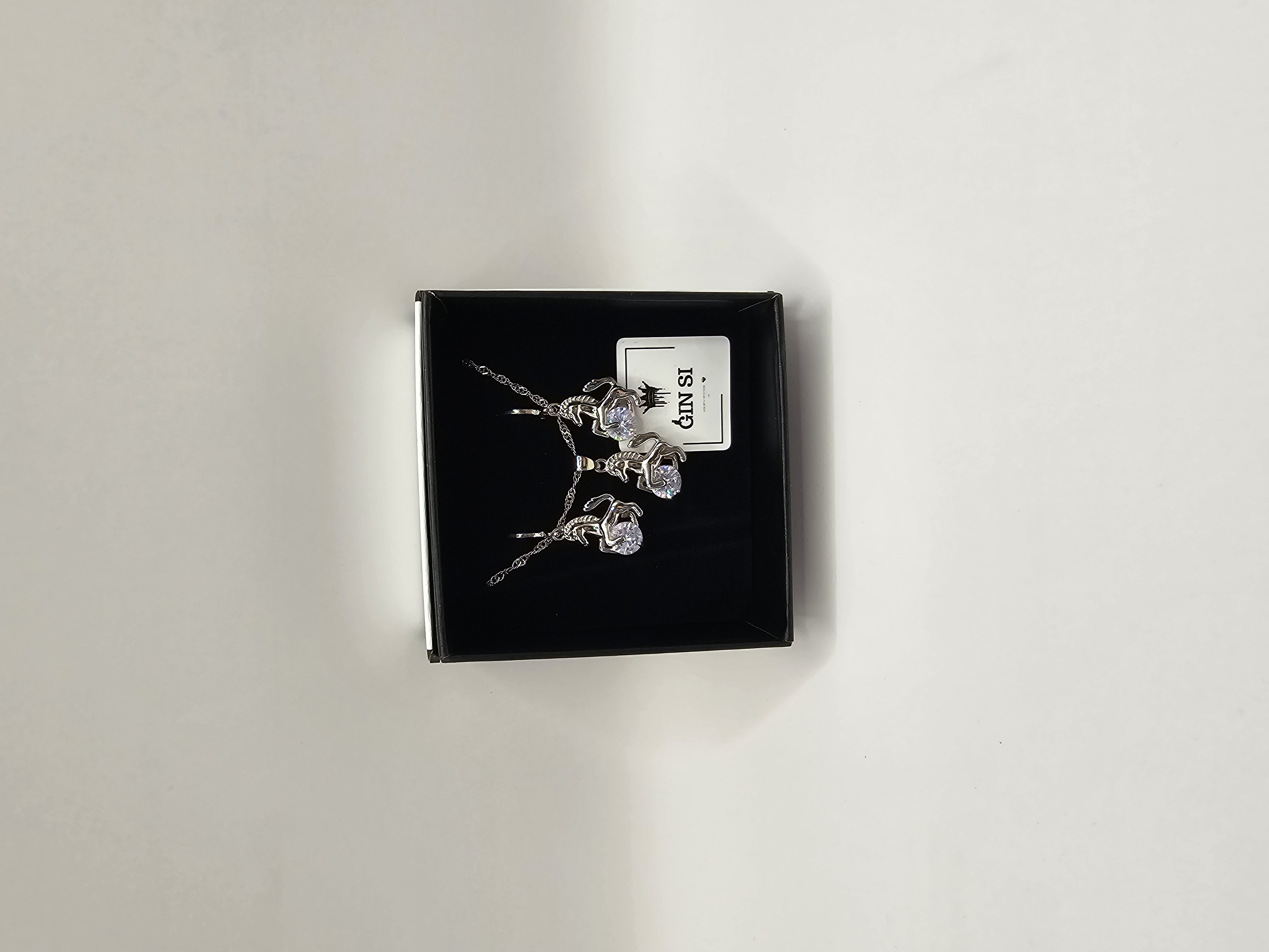 Papuošalų rinkinys - arkliukai