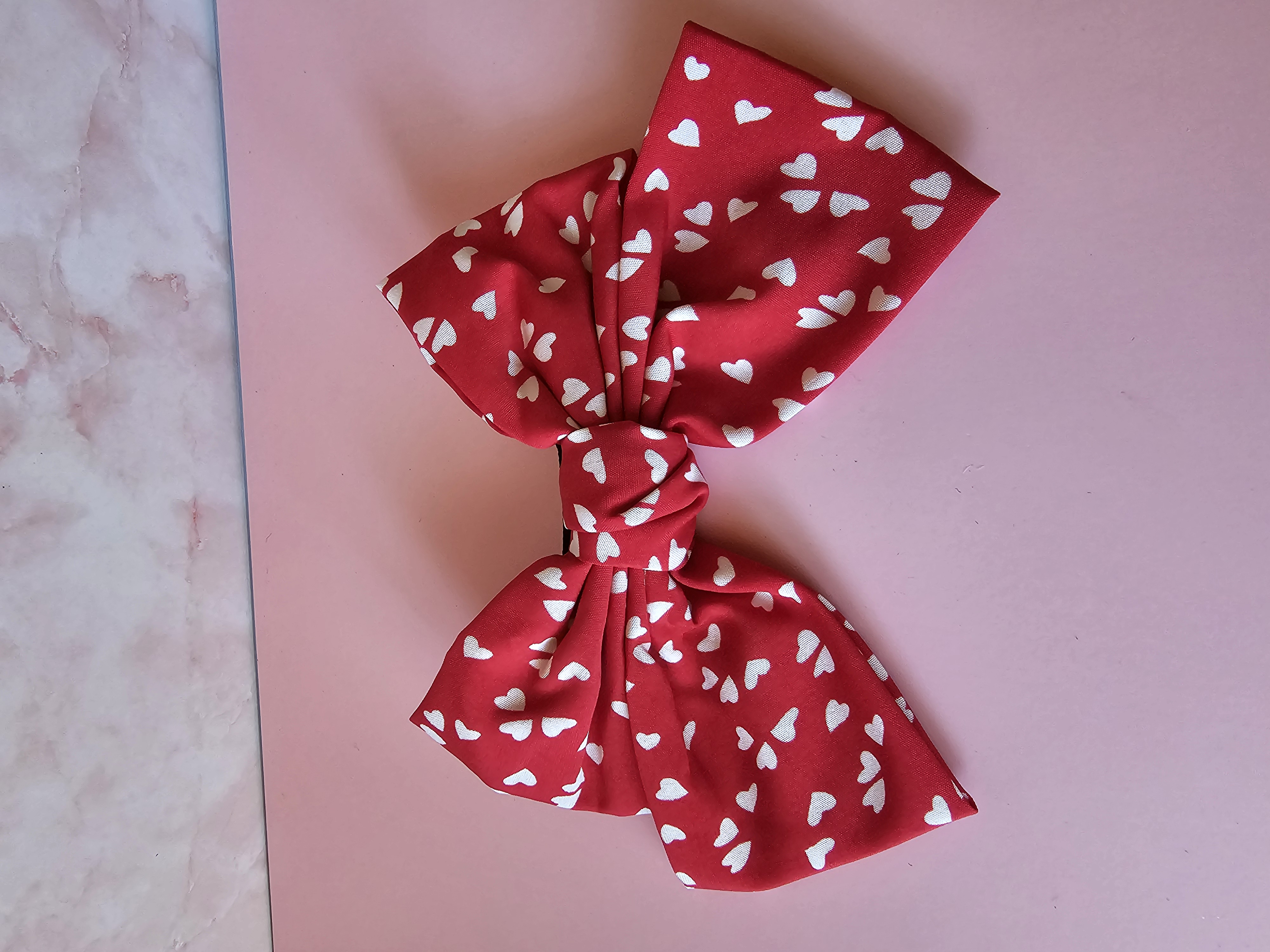 Plaukų kaspinas - raudona meilė