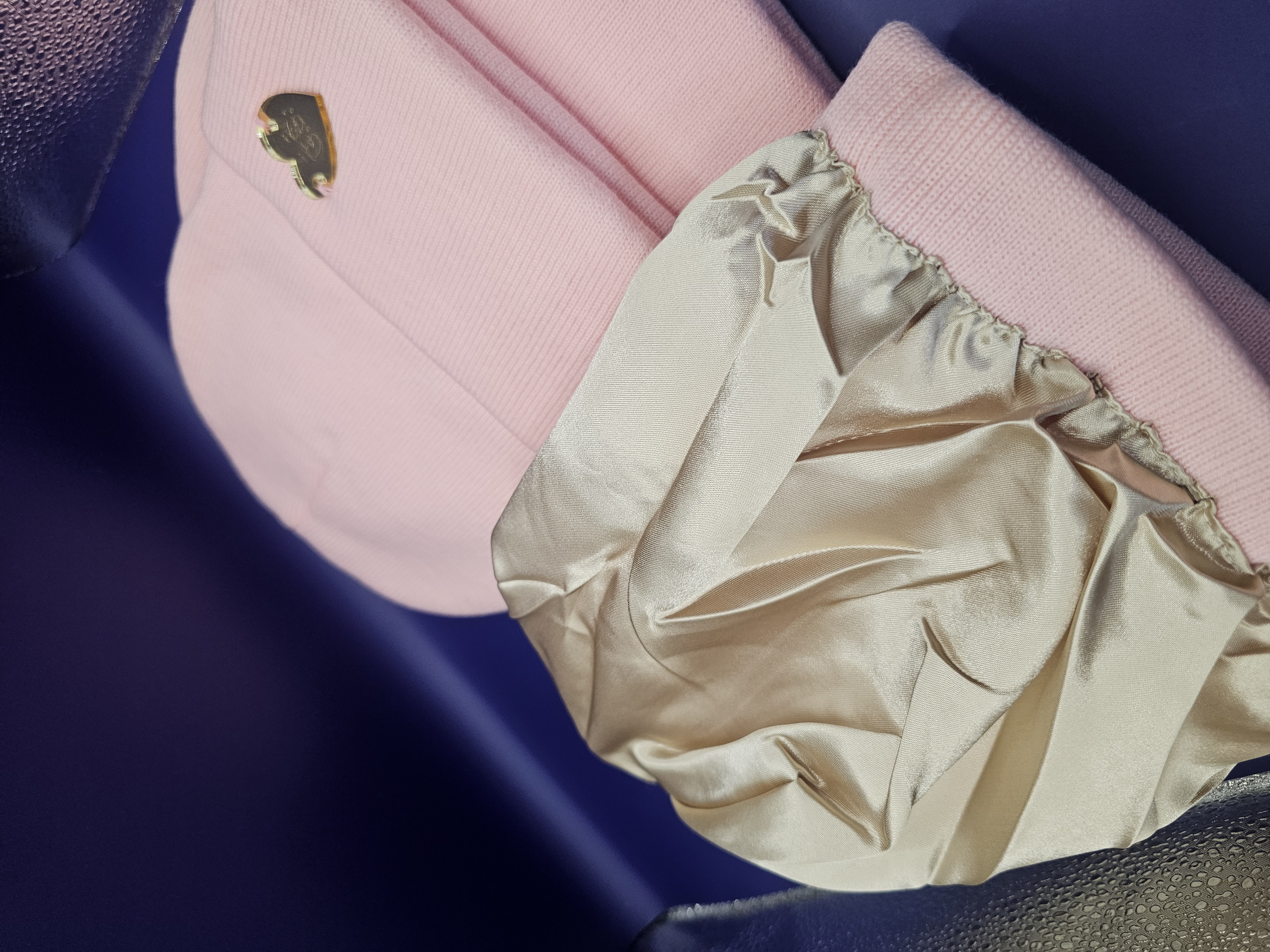 Rožinė kepurė su šilku