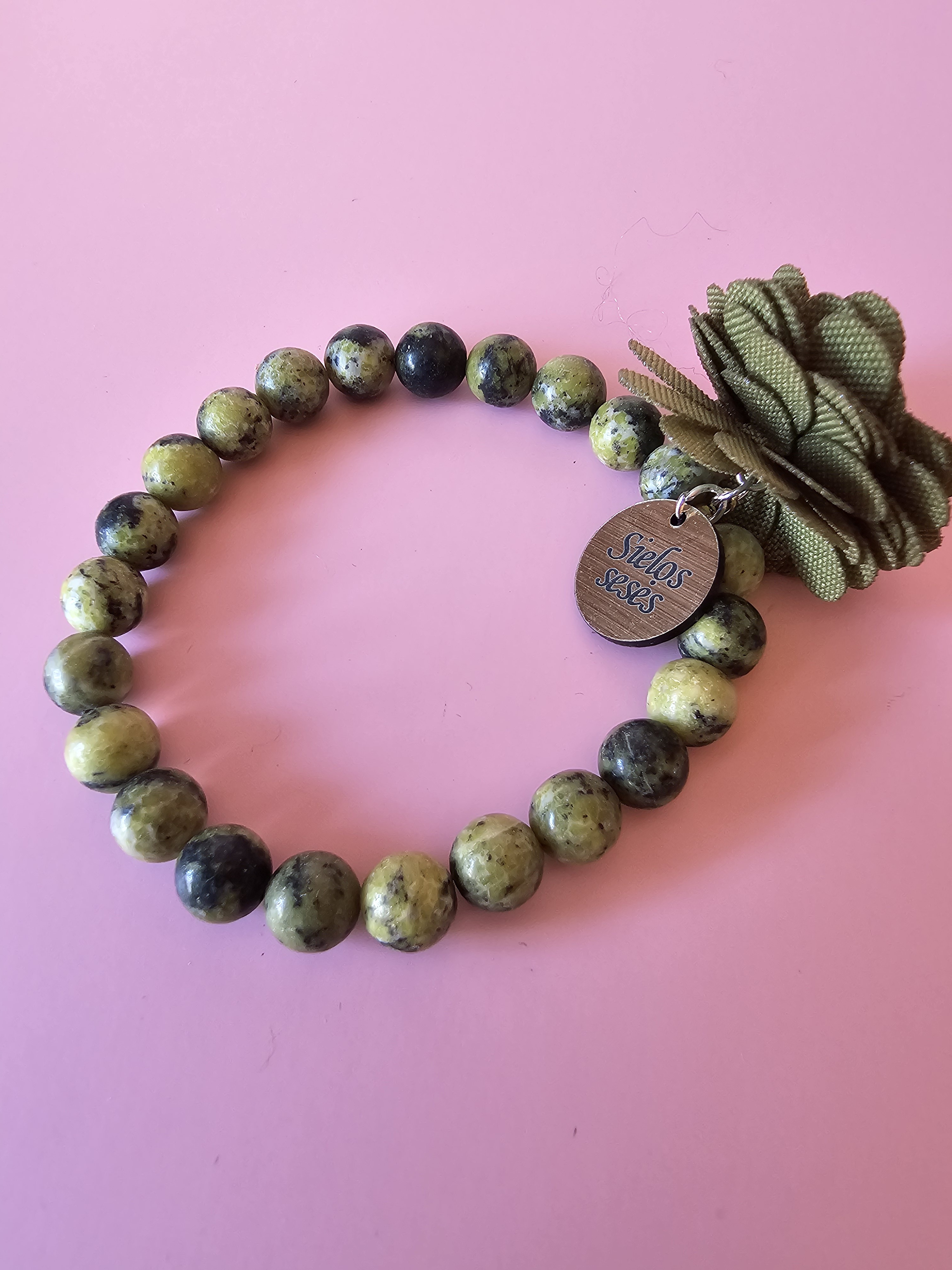 Apyrankė su užrašu "Sielos sesės" 