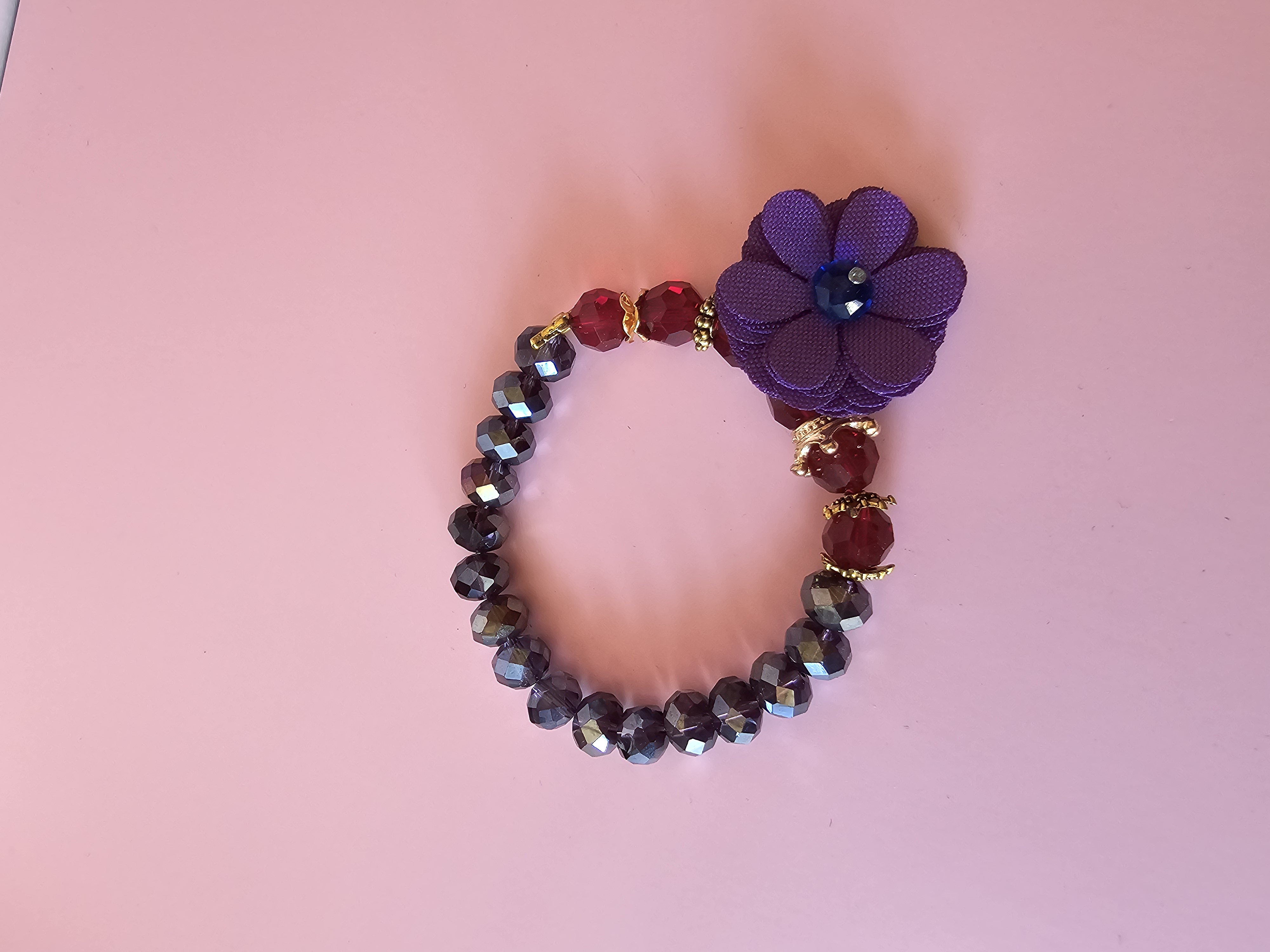 Apyrankė su užrašu "Mamytei"