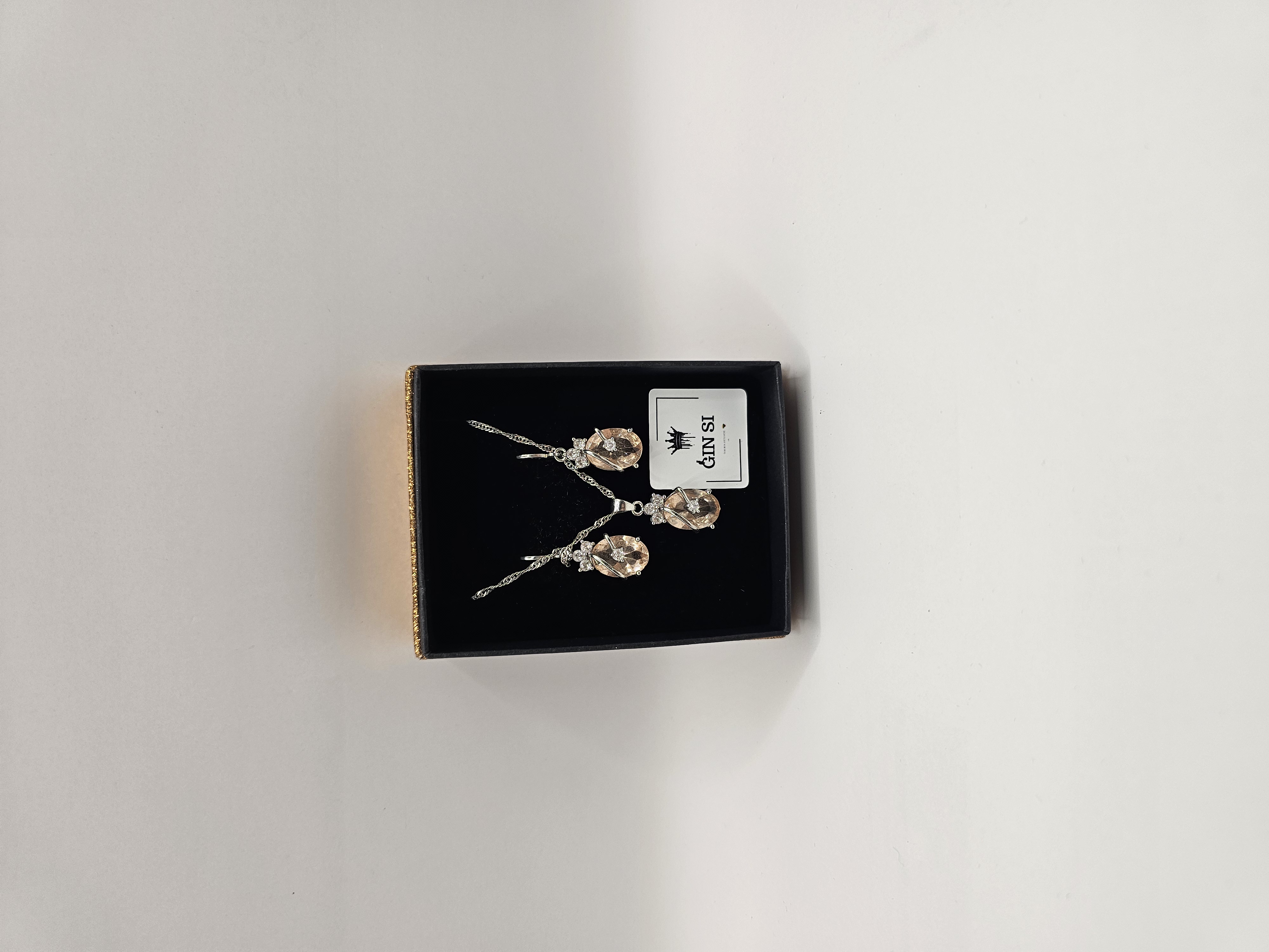 Papuošalų rinkinys - rožinis puošnumas