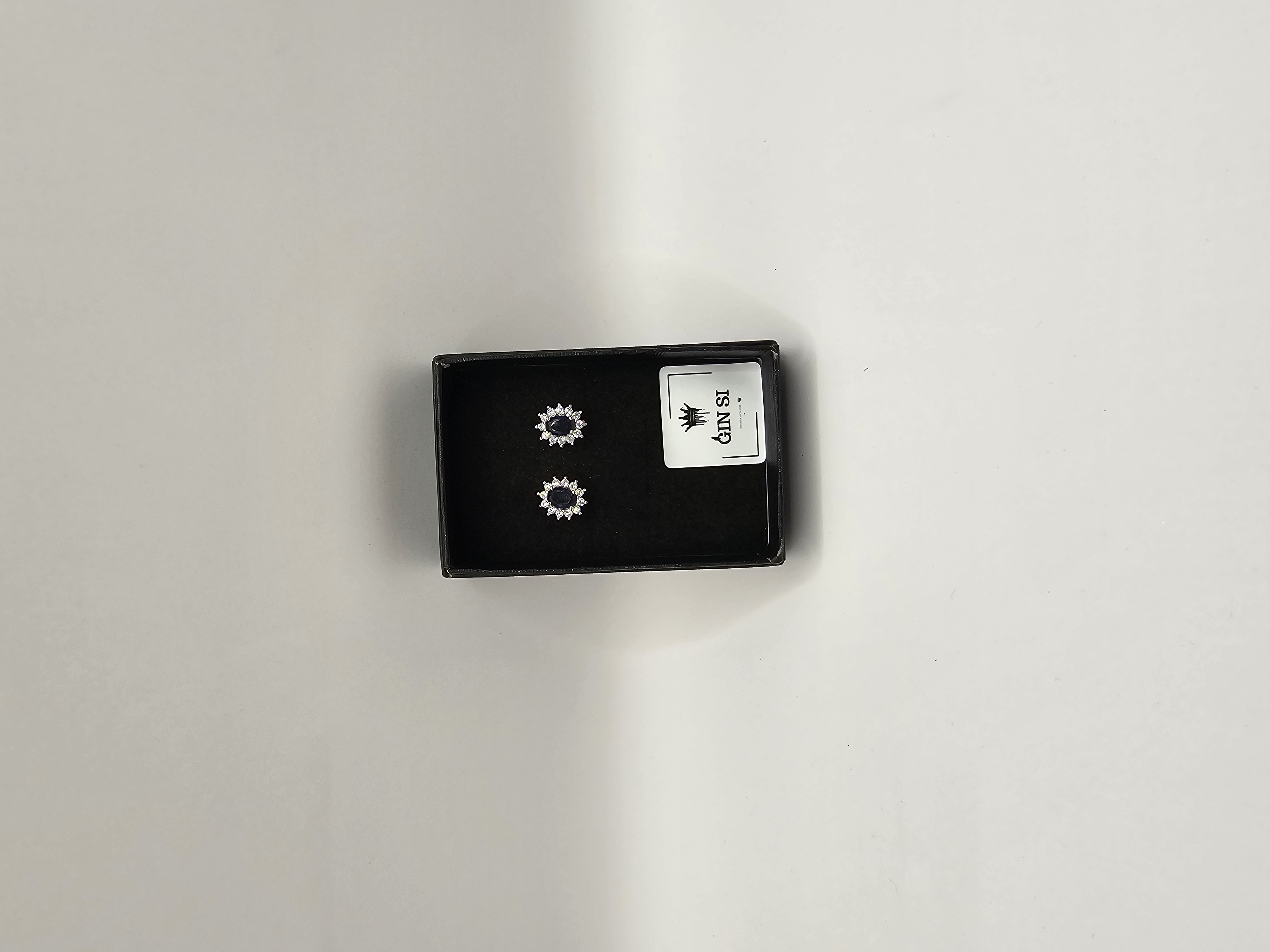 Auskarai mini karališka gėlė su tamsiai mėlynu cirkoniu