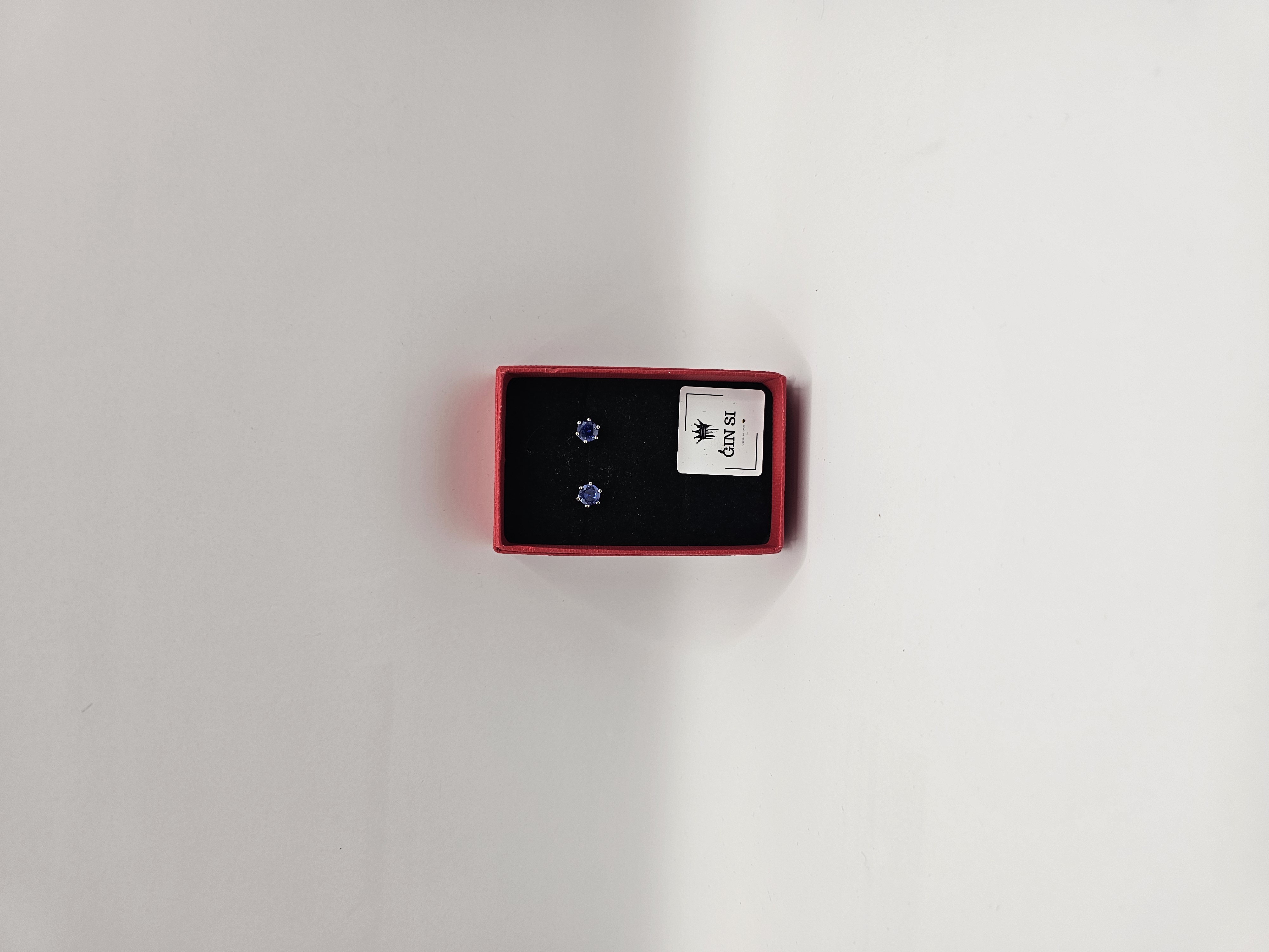 Auskarai su mėlynu cirkoniu