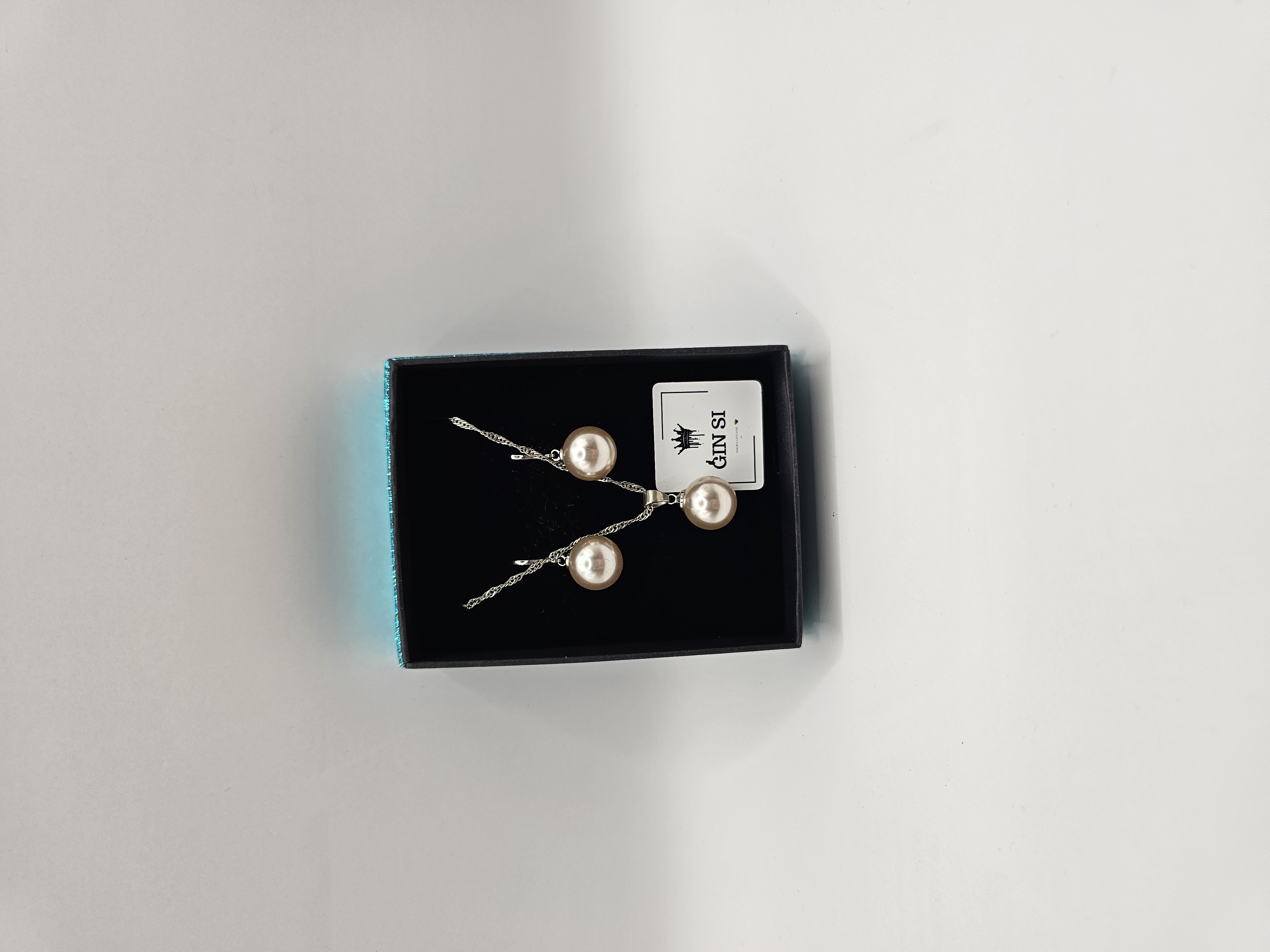 Papuošalų rinkinys su rusvais perlais