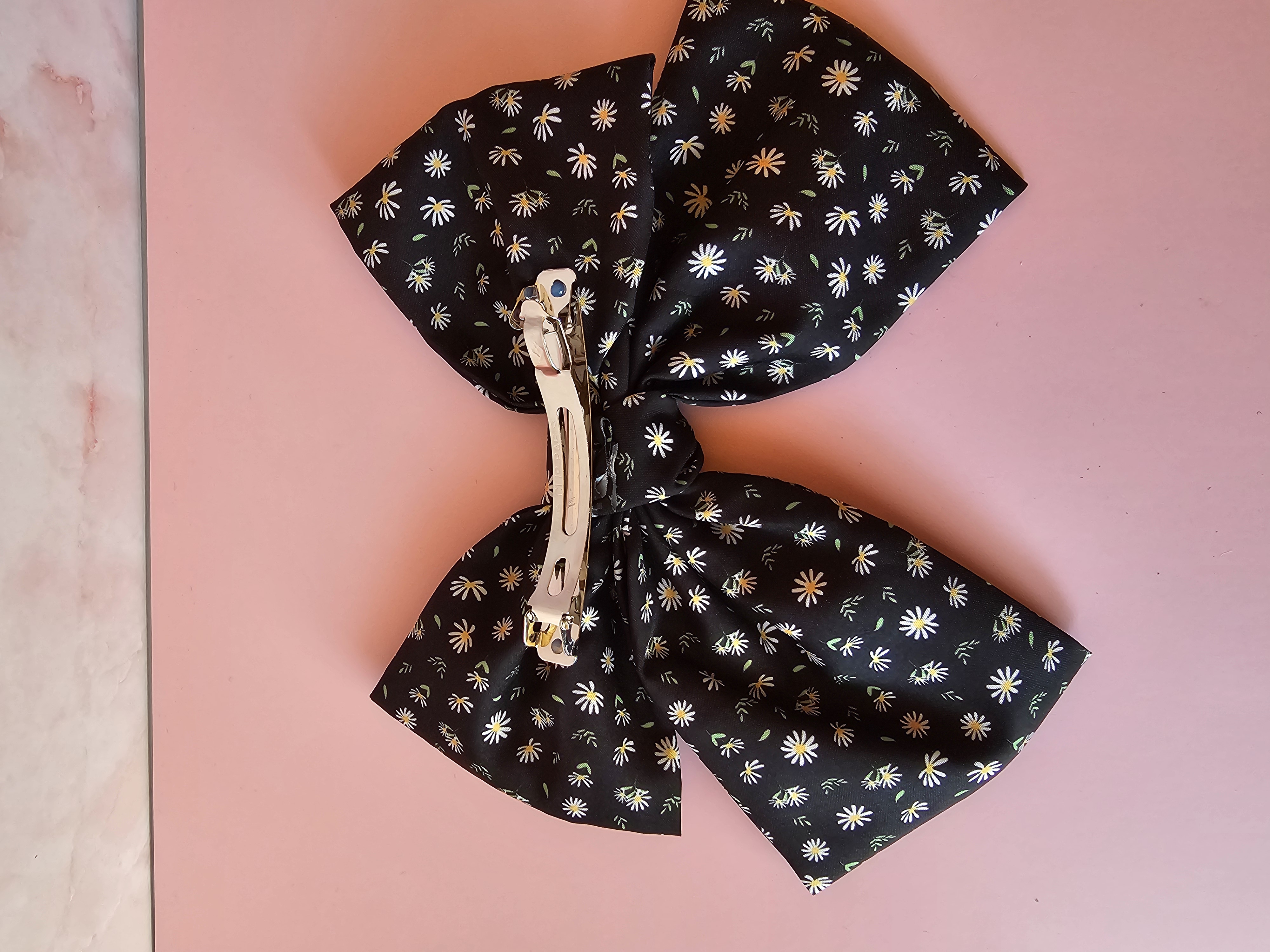 Plaukų segtukas kaspinas - juodas su gėlytėmis