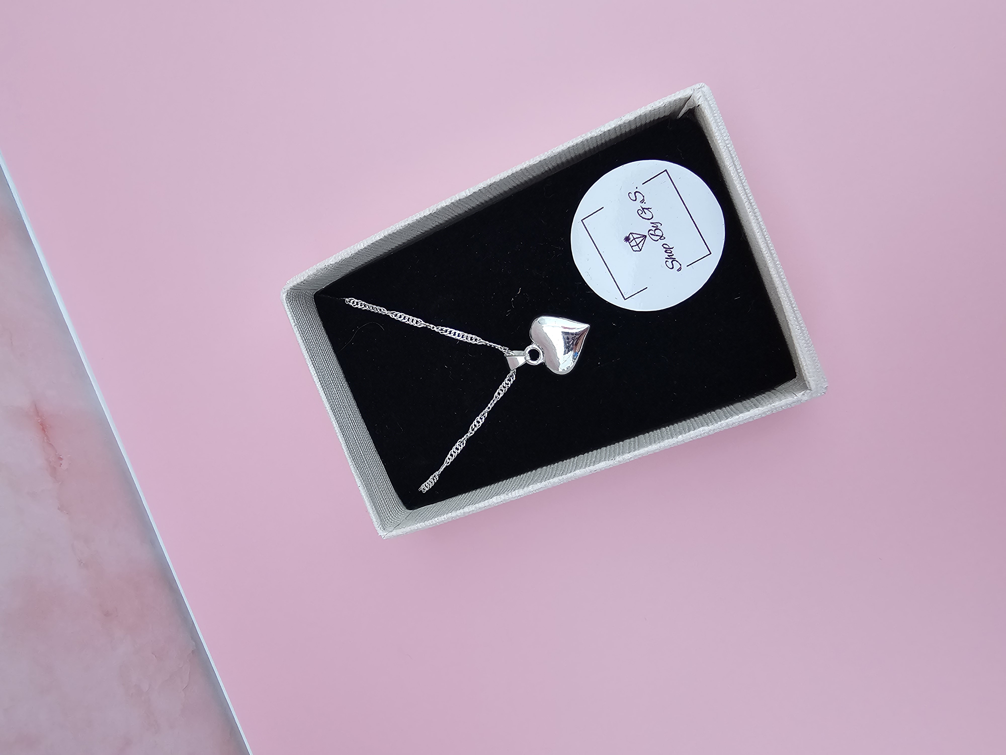 Grandinelė su modernia širdele