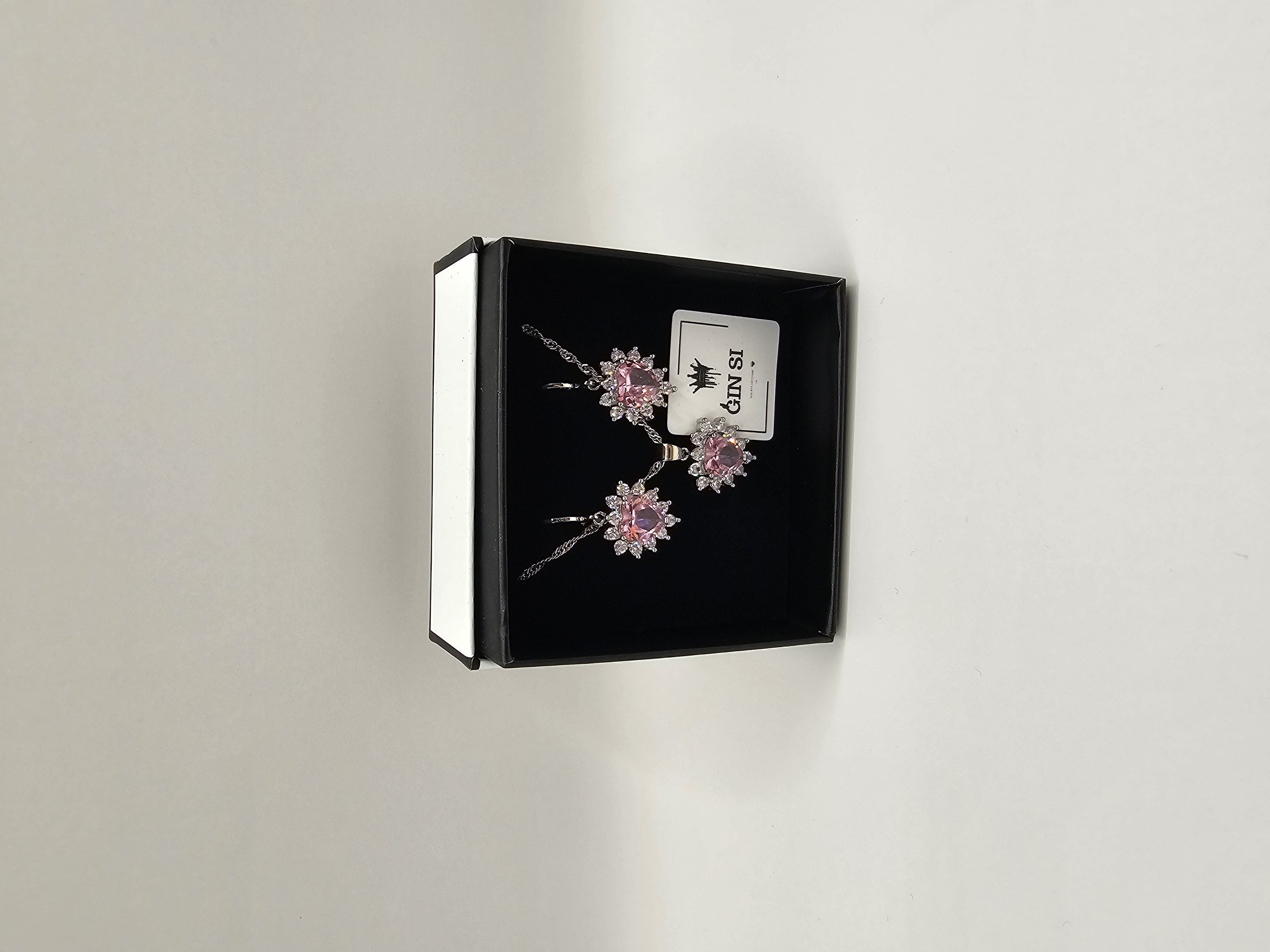 Papuošalų rinkinys su rožiniu cirkoniu