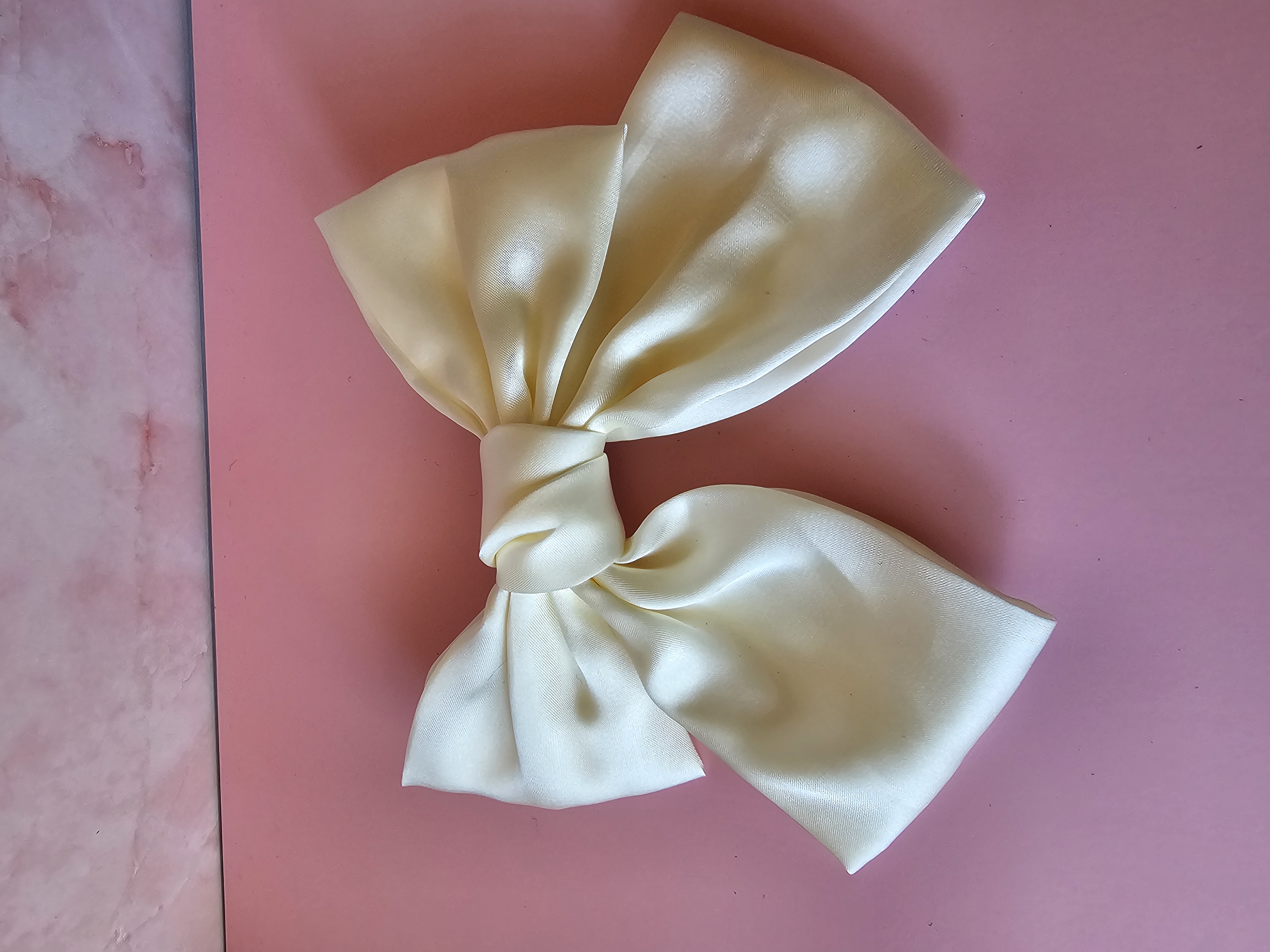 Plaukų segtukas kaspinas - baltas šilkas