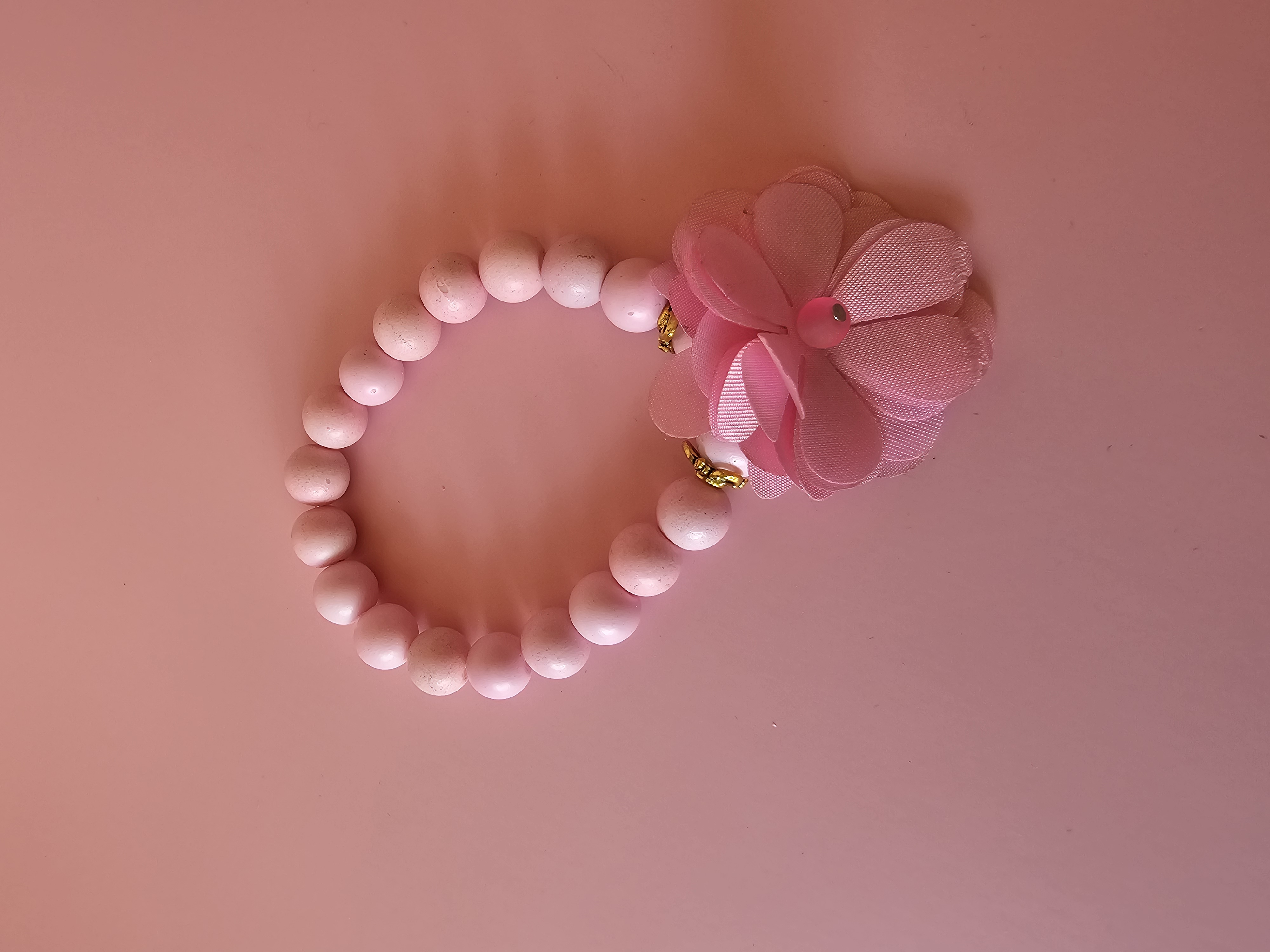 Rožinė apyrankė su karūna