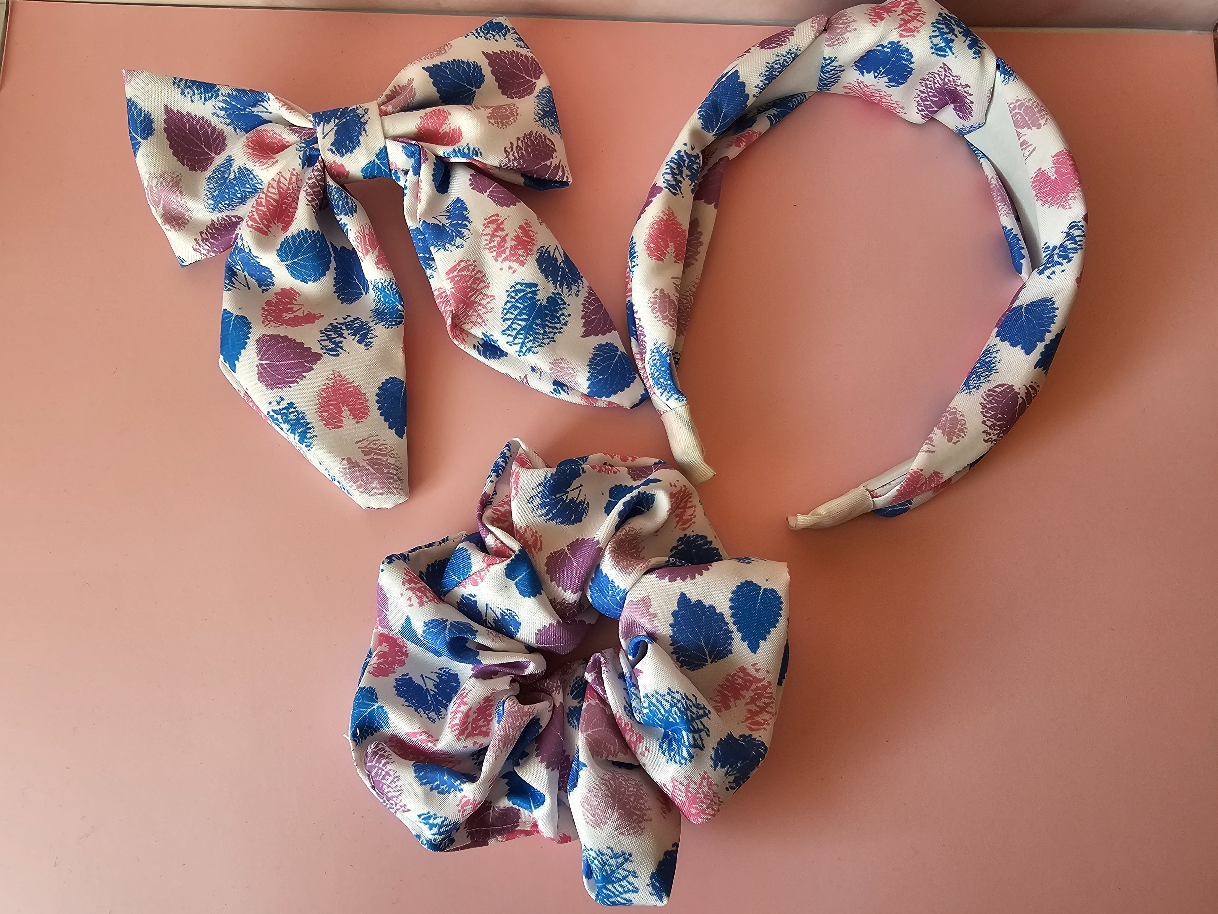 Komplektas plaukams - mėlyni&rožiniai lapeliai