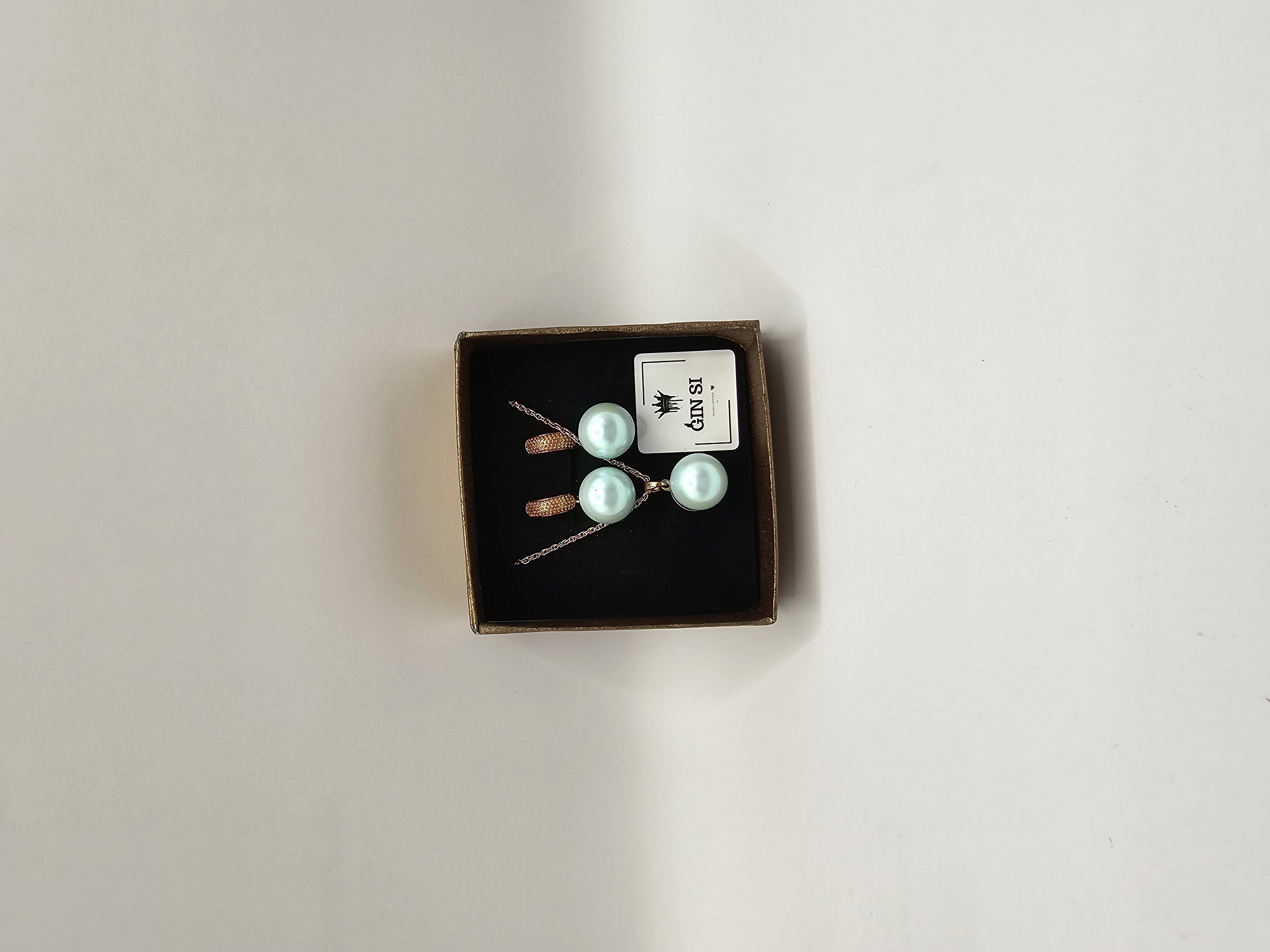 Papuošalų rinkinys padengtas auksu - švelniai žalias perlas