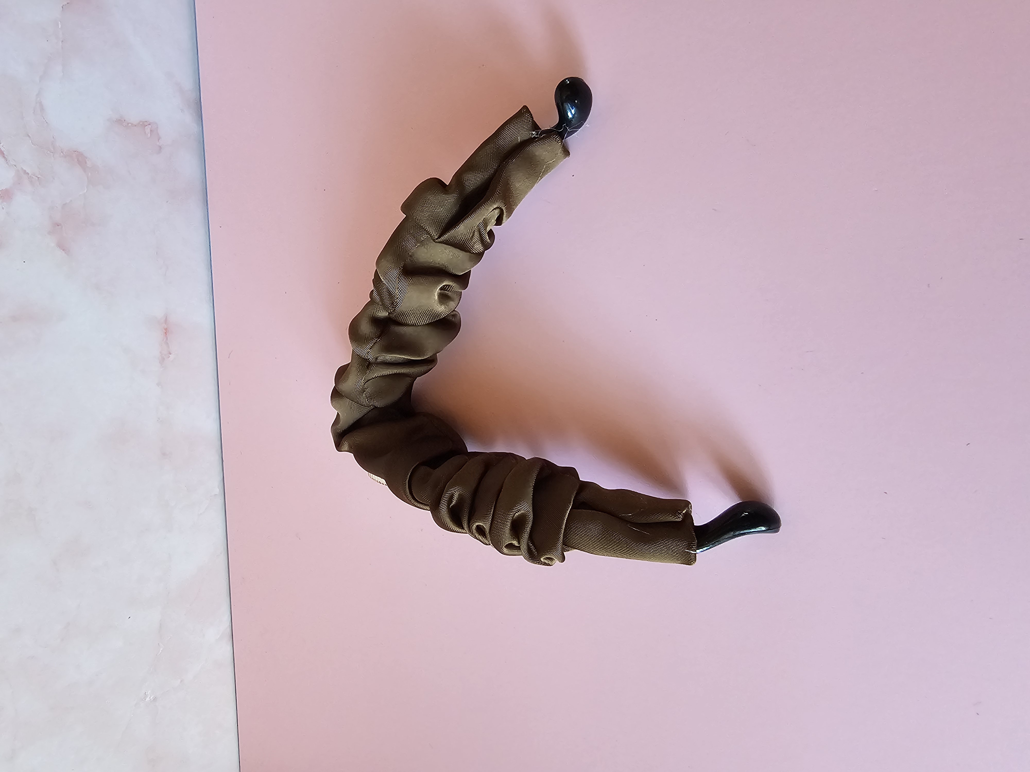 Plaukų segtukas - šokoladinis satino žiogelis