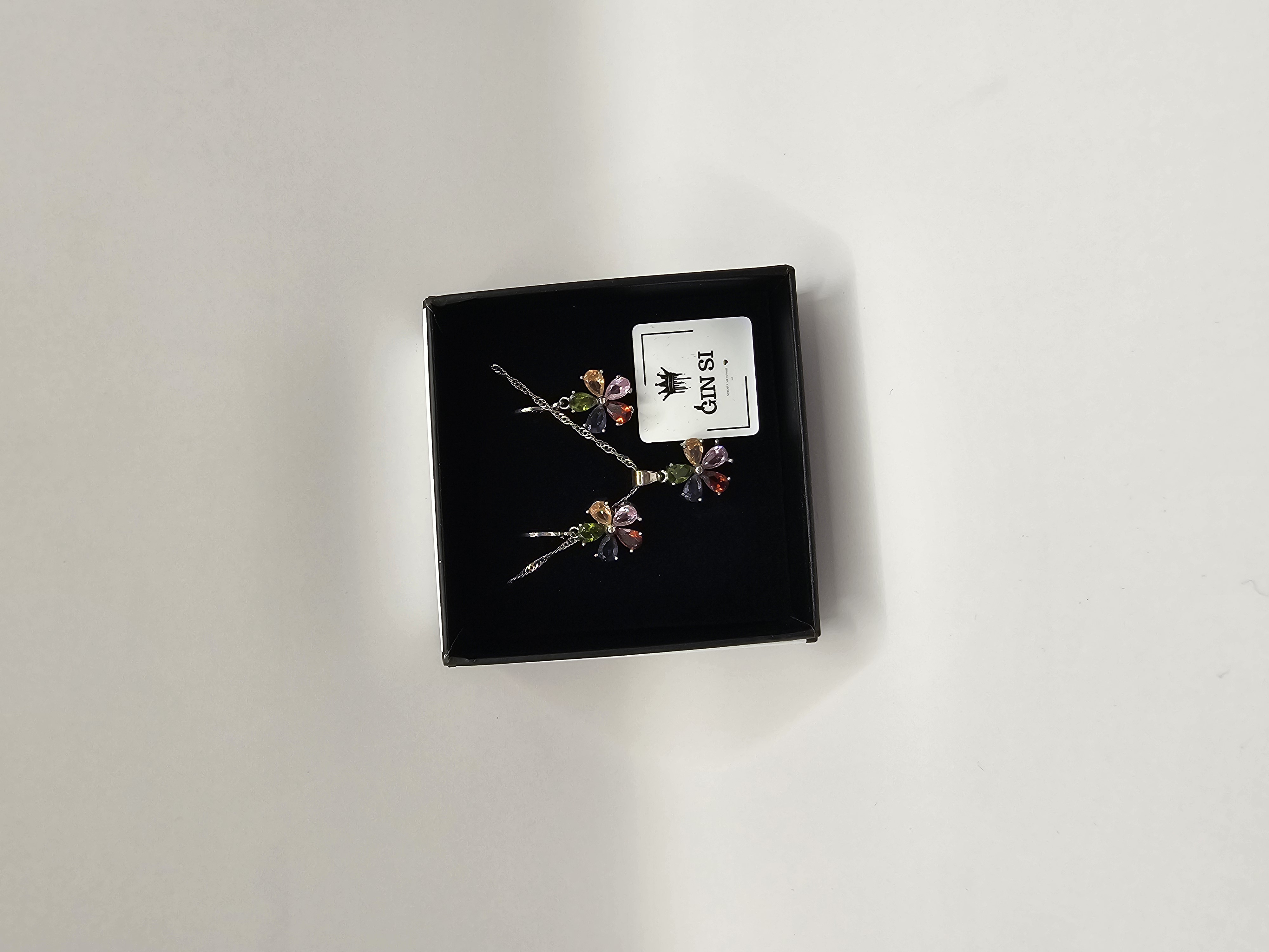 Papuošalų rinkinys - pavasario gėlė