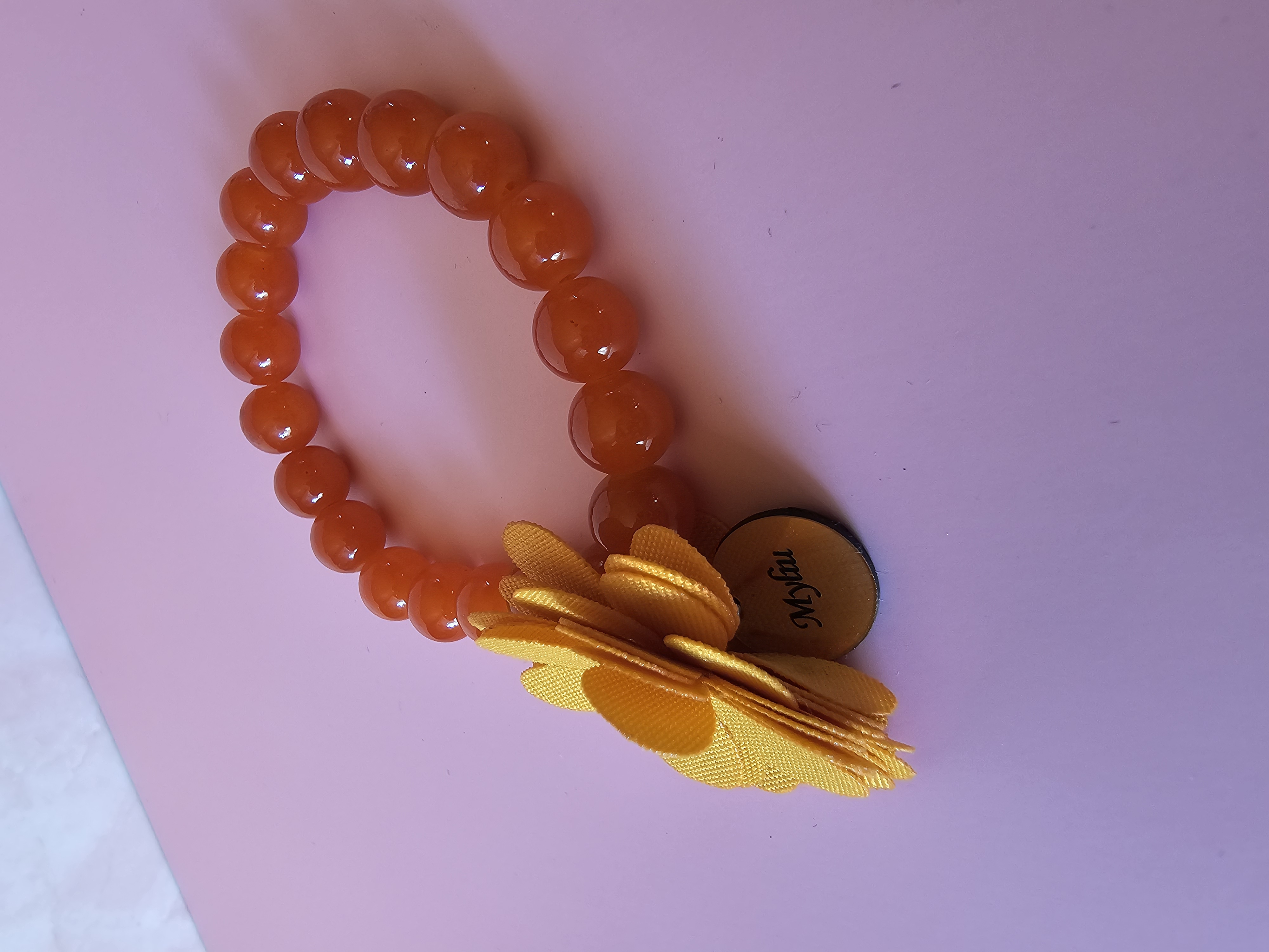 Oranžinė apyrankė su užrašu "Myliu"