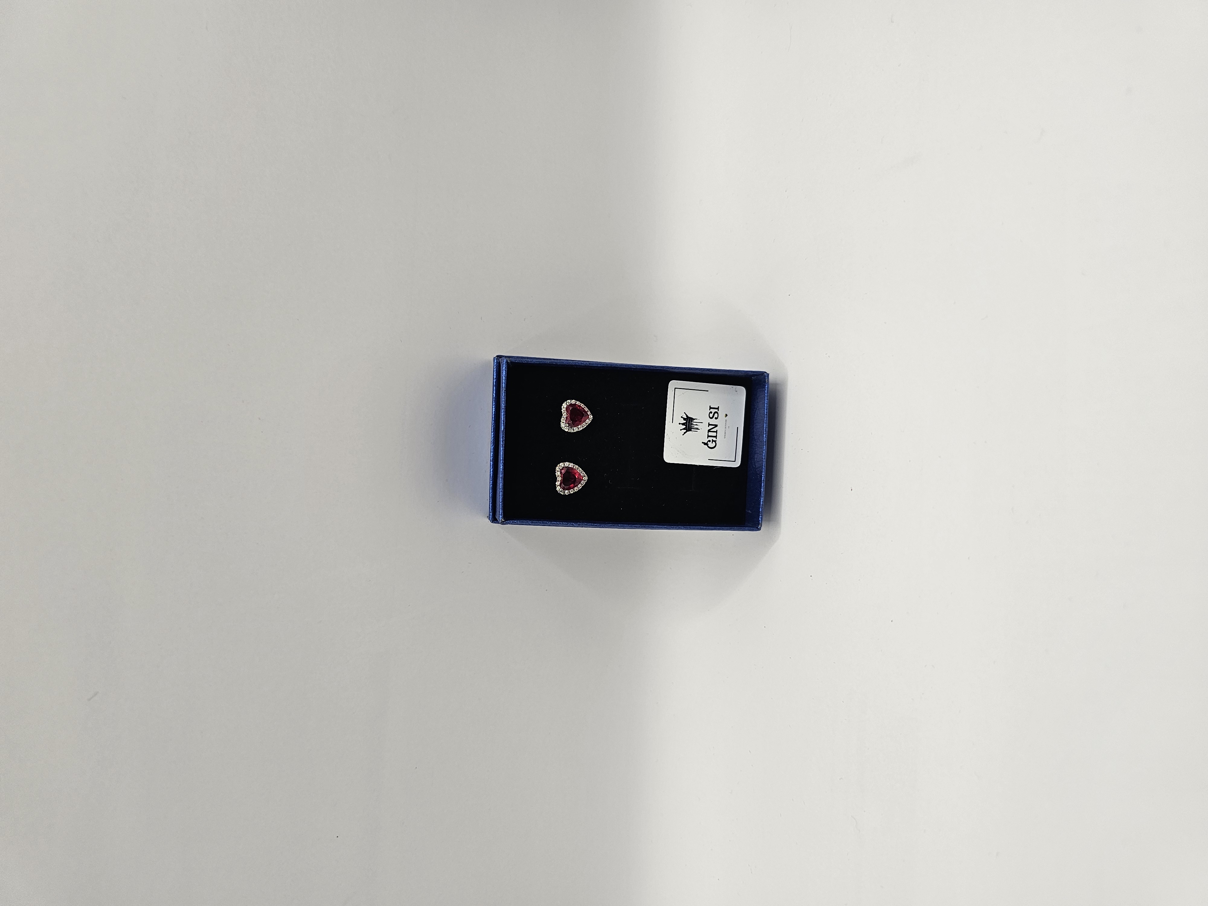 Auskarai širdelės su raudonu cirkoniu