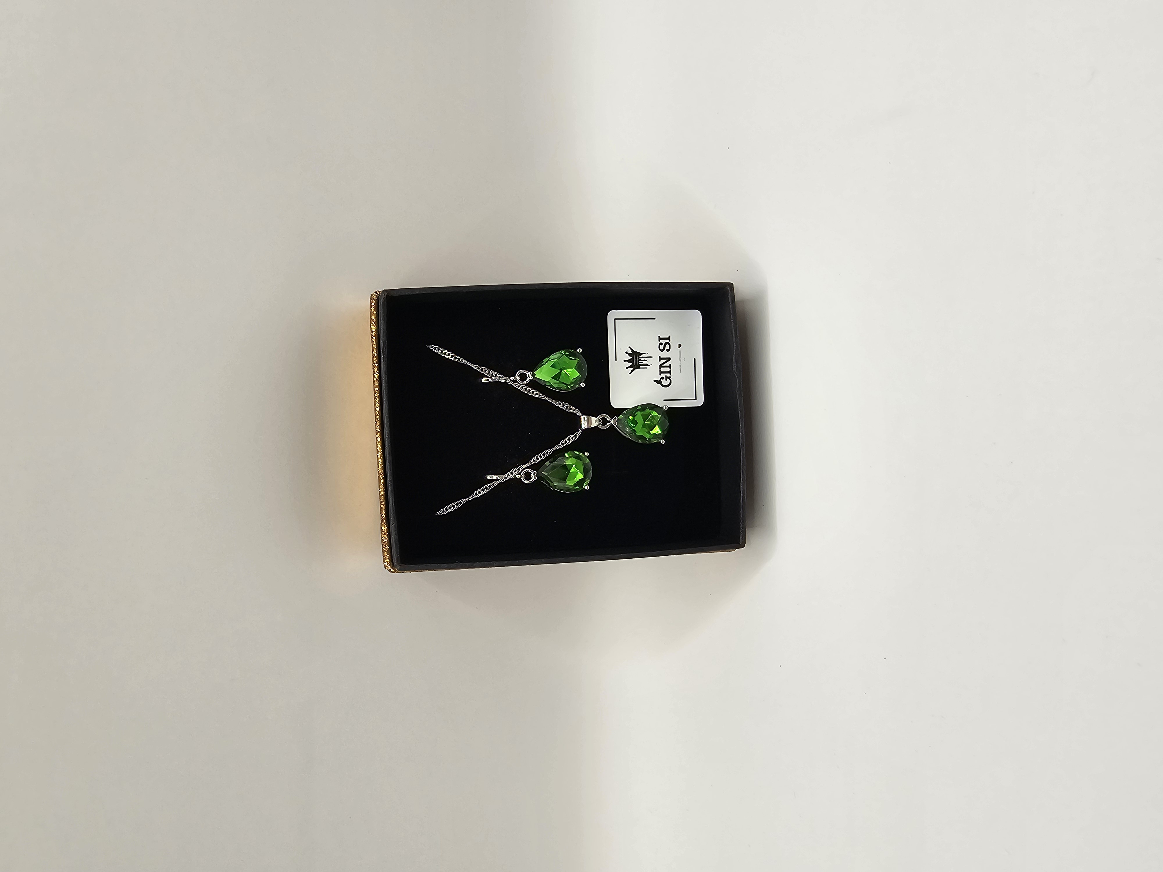 Papuošalų rinkinys - sodrus žalias lašas