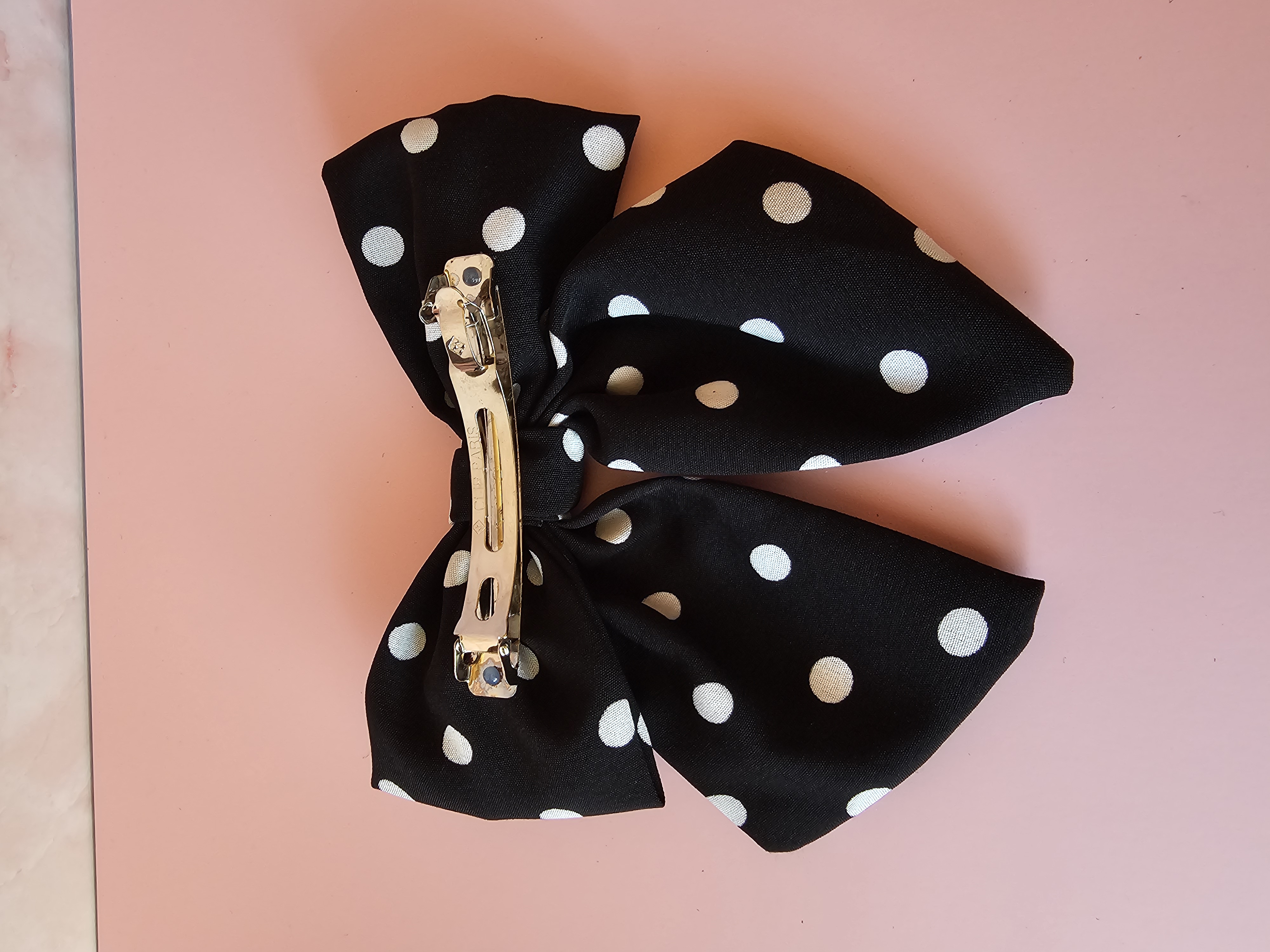 Plaukų segtukas kaspinas - juodas su baltais taškeliais