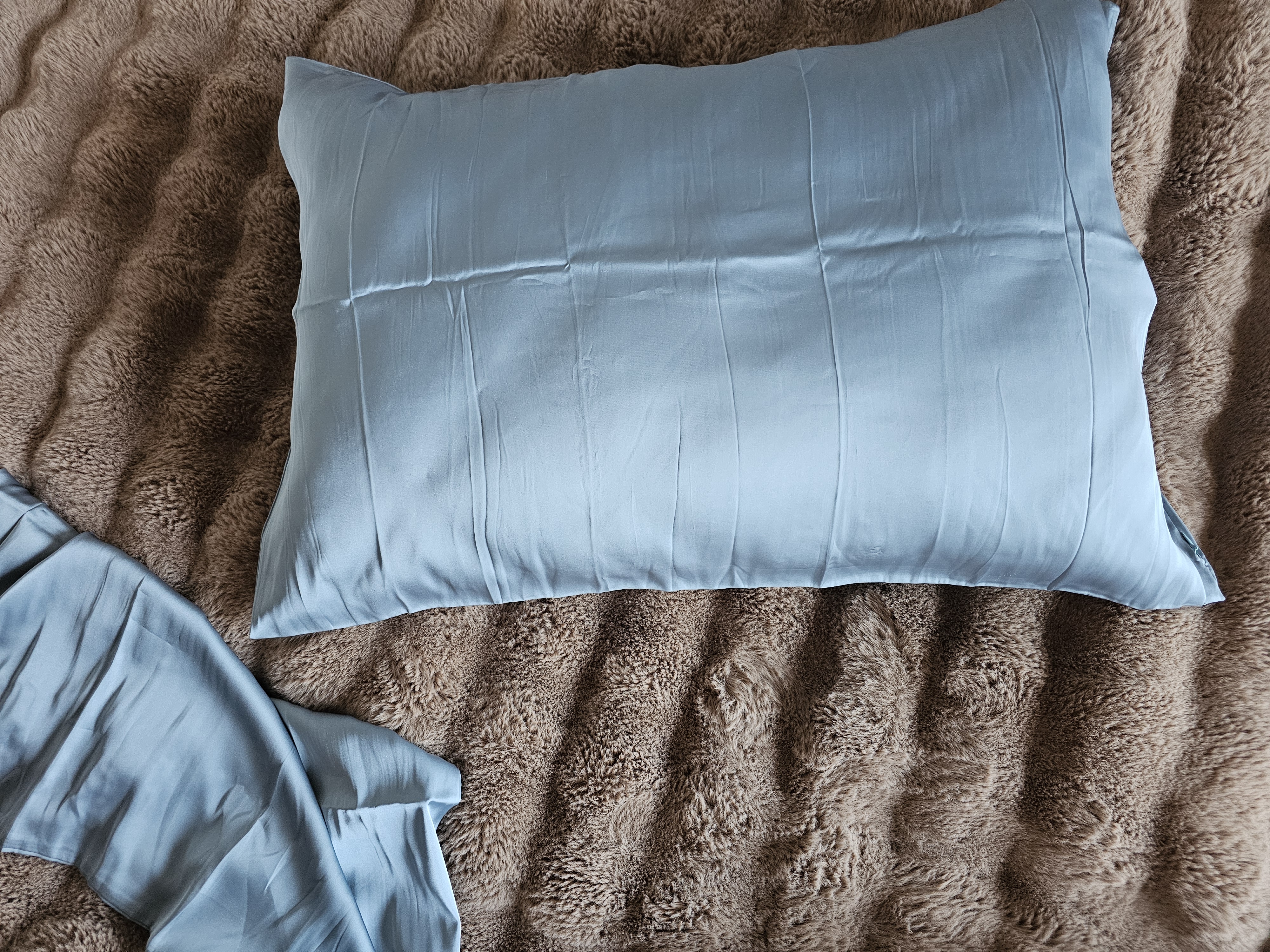 Šilko užvalkalas švelni mėlyna