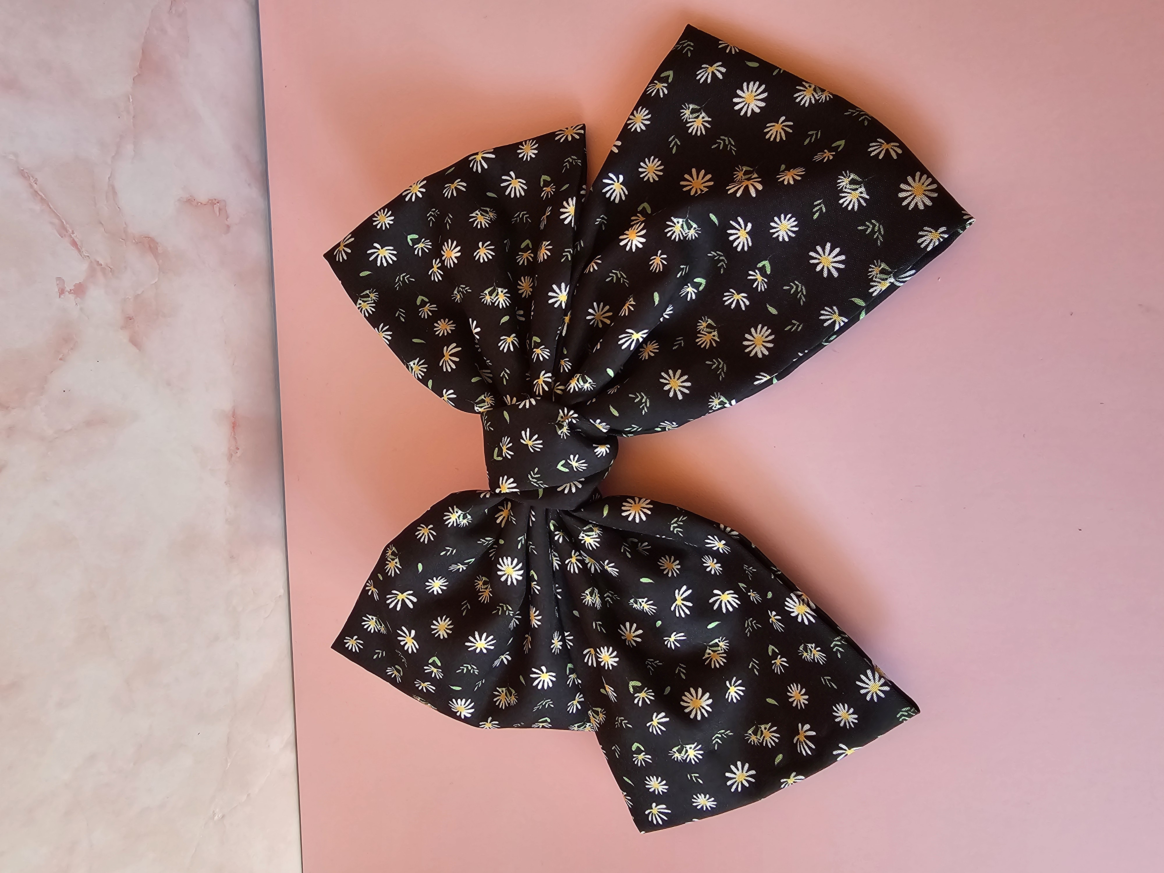 Plaukų segtukas kaspinas - juodas su gėlytėmis