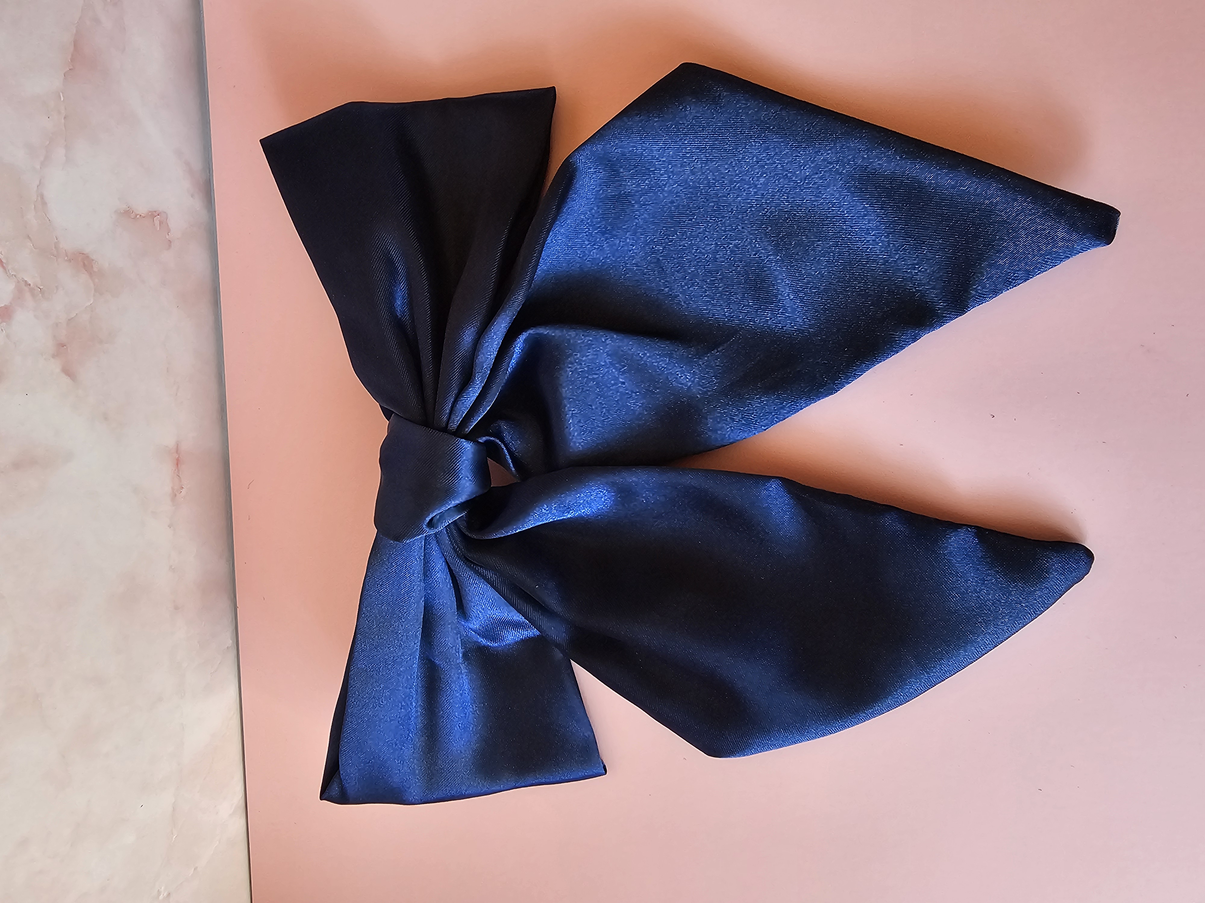 Plaukų segtukas kaspinas - didelis satino tamsiai mėlynas