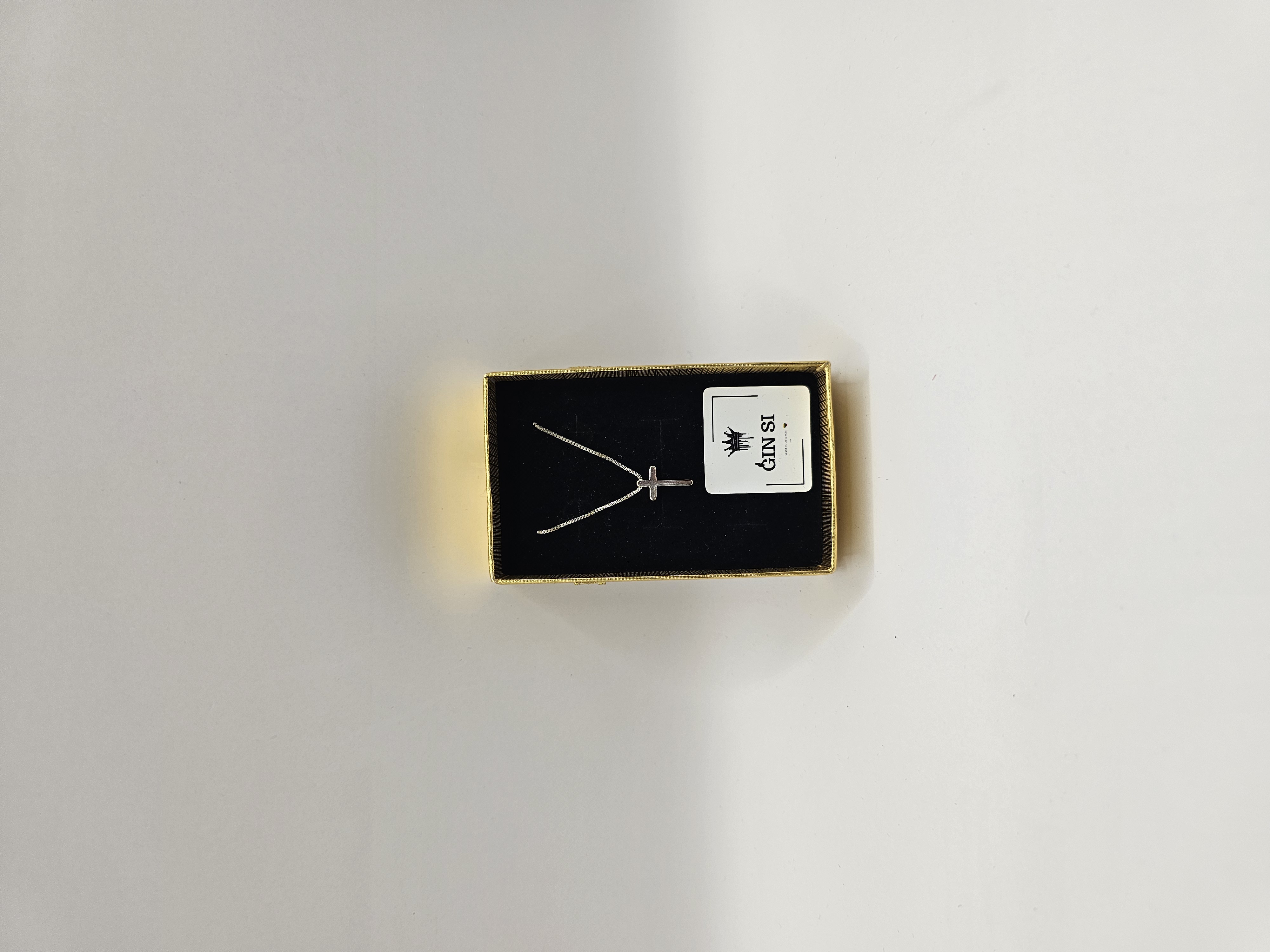 Grandinėlė su moderniu kryželiu