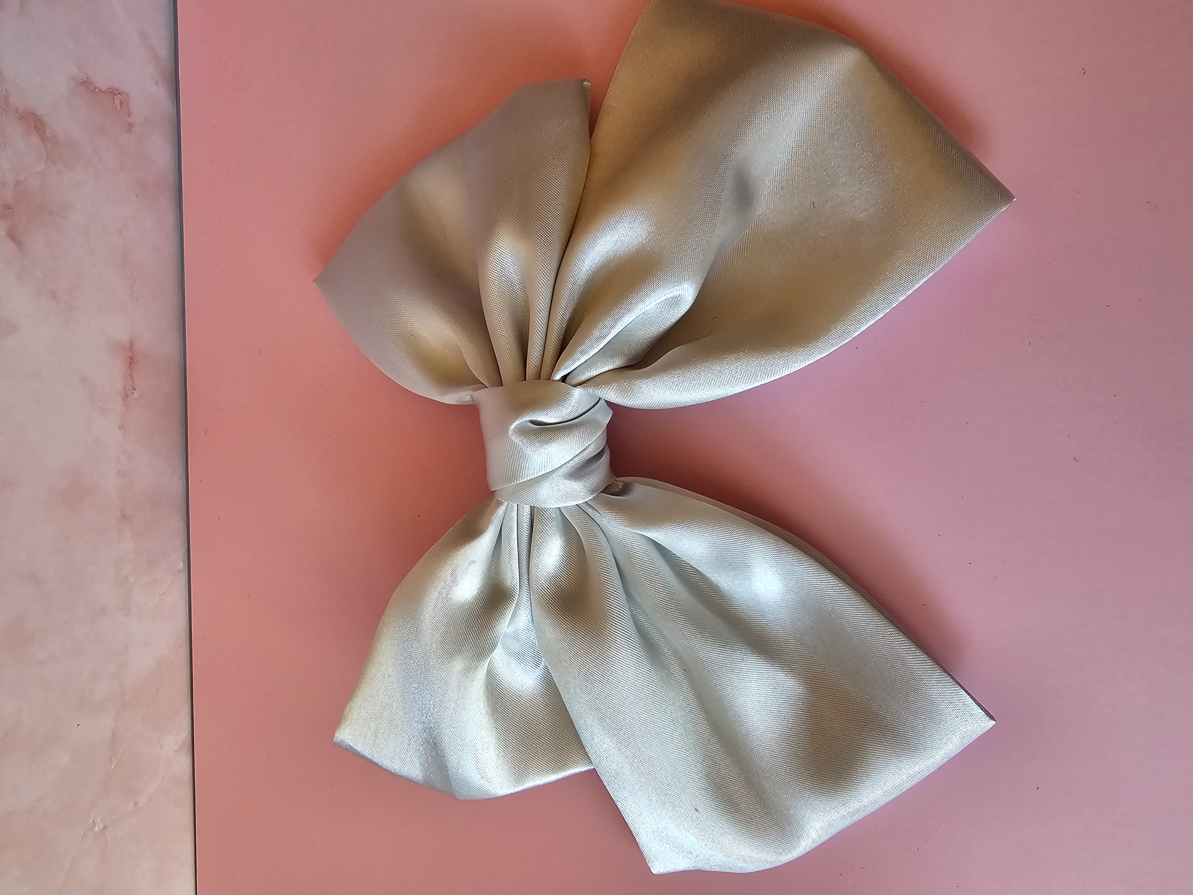 Plaukų segtukas kaspinas - pilkas satinas