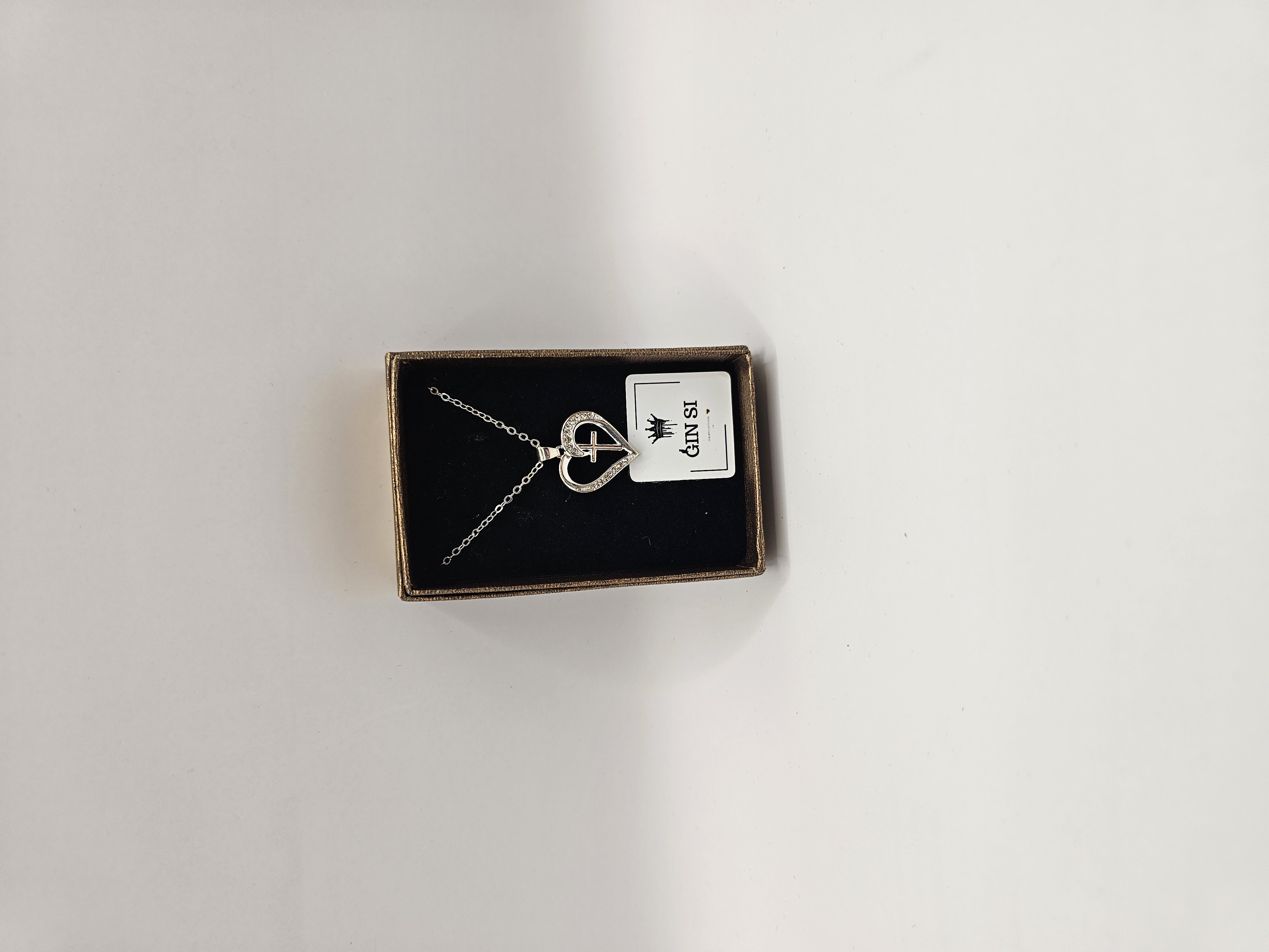 Grandinėlė su širdele ir kryželiu