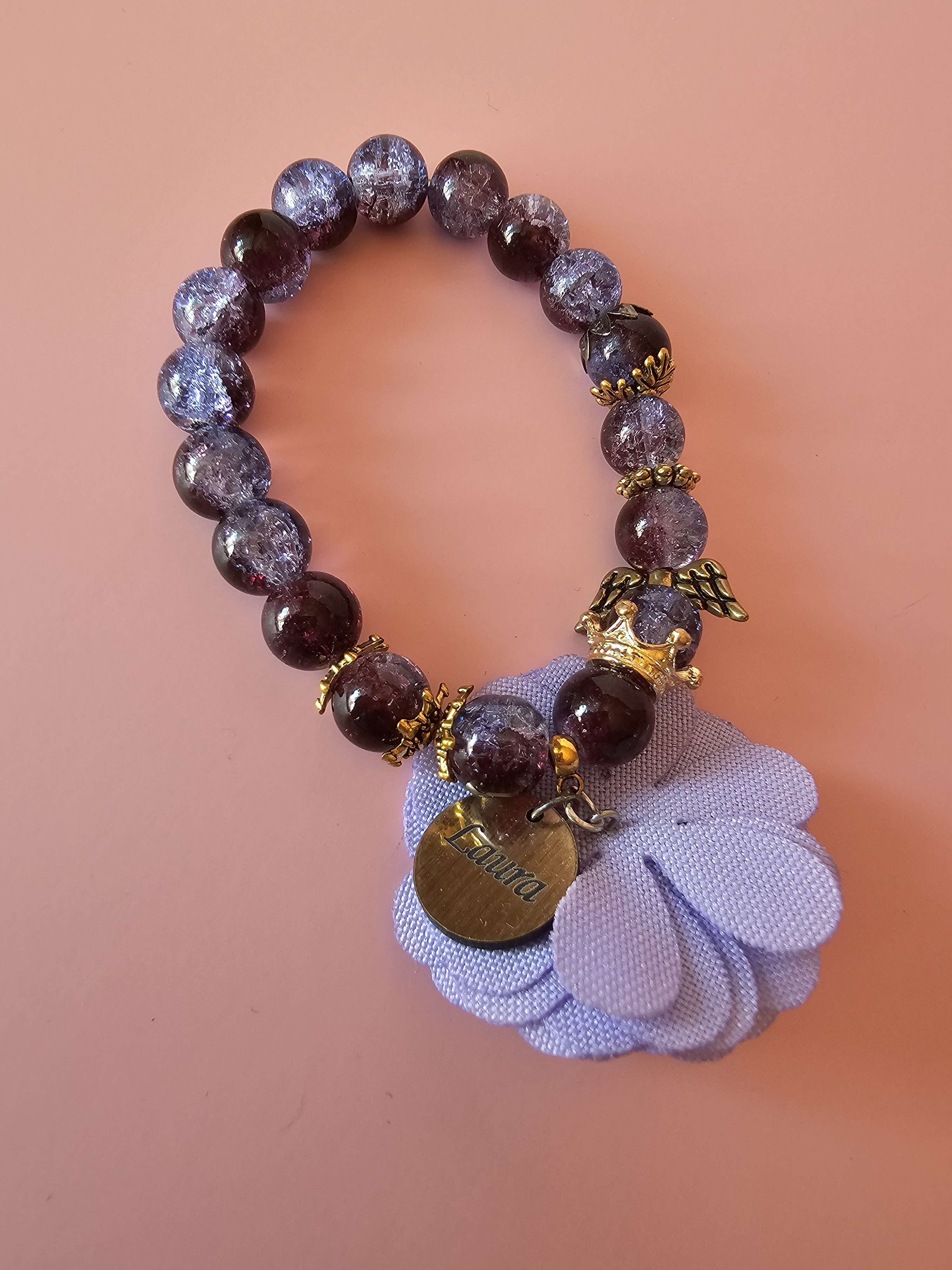 Apyrankė su užrašu "Laura"