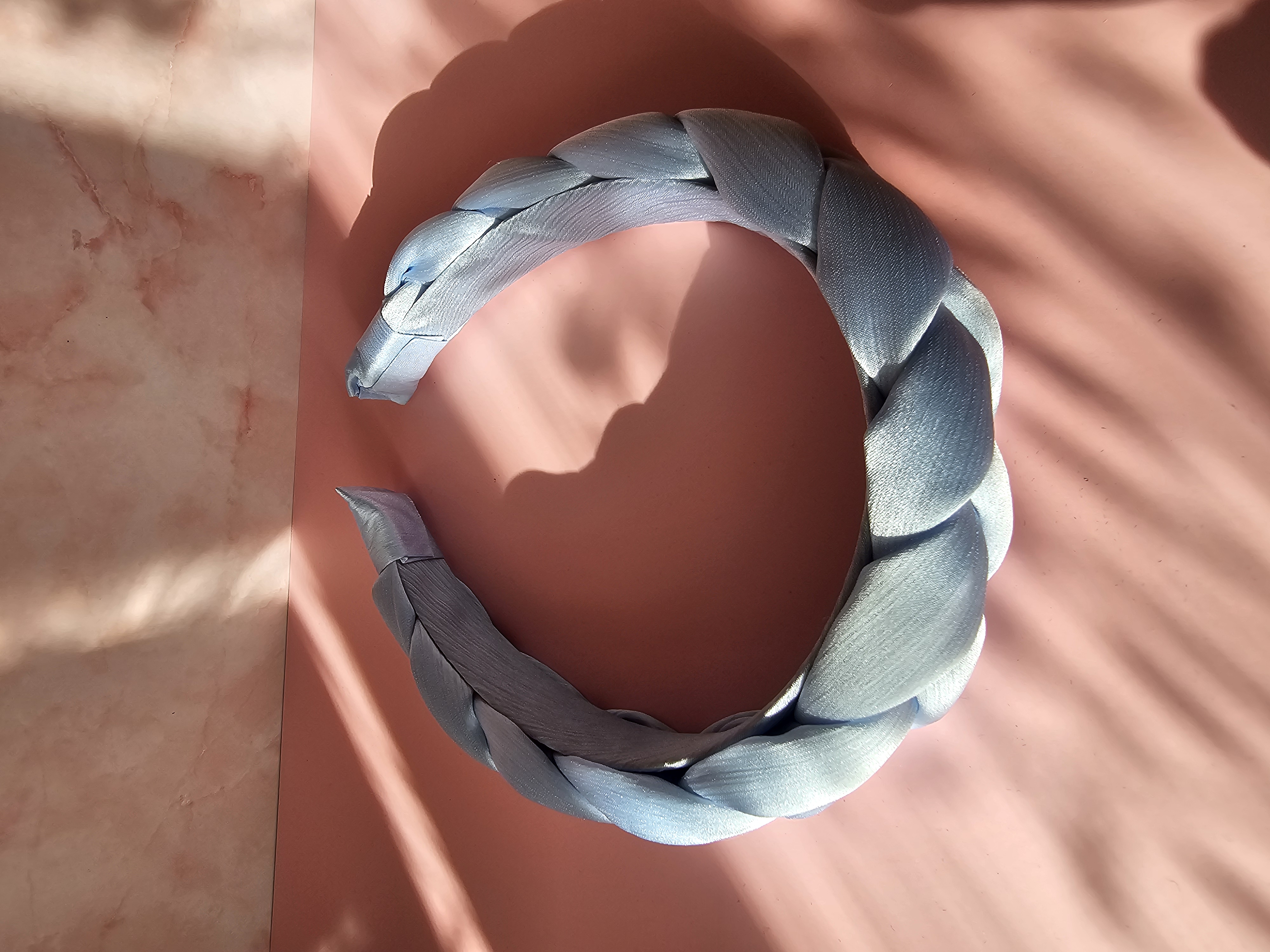 Žydras pintas plaukų lankelis