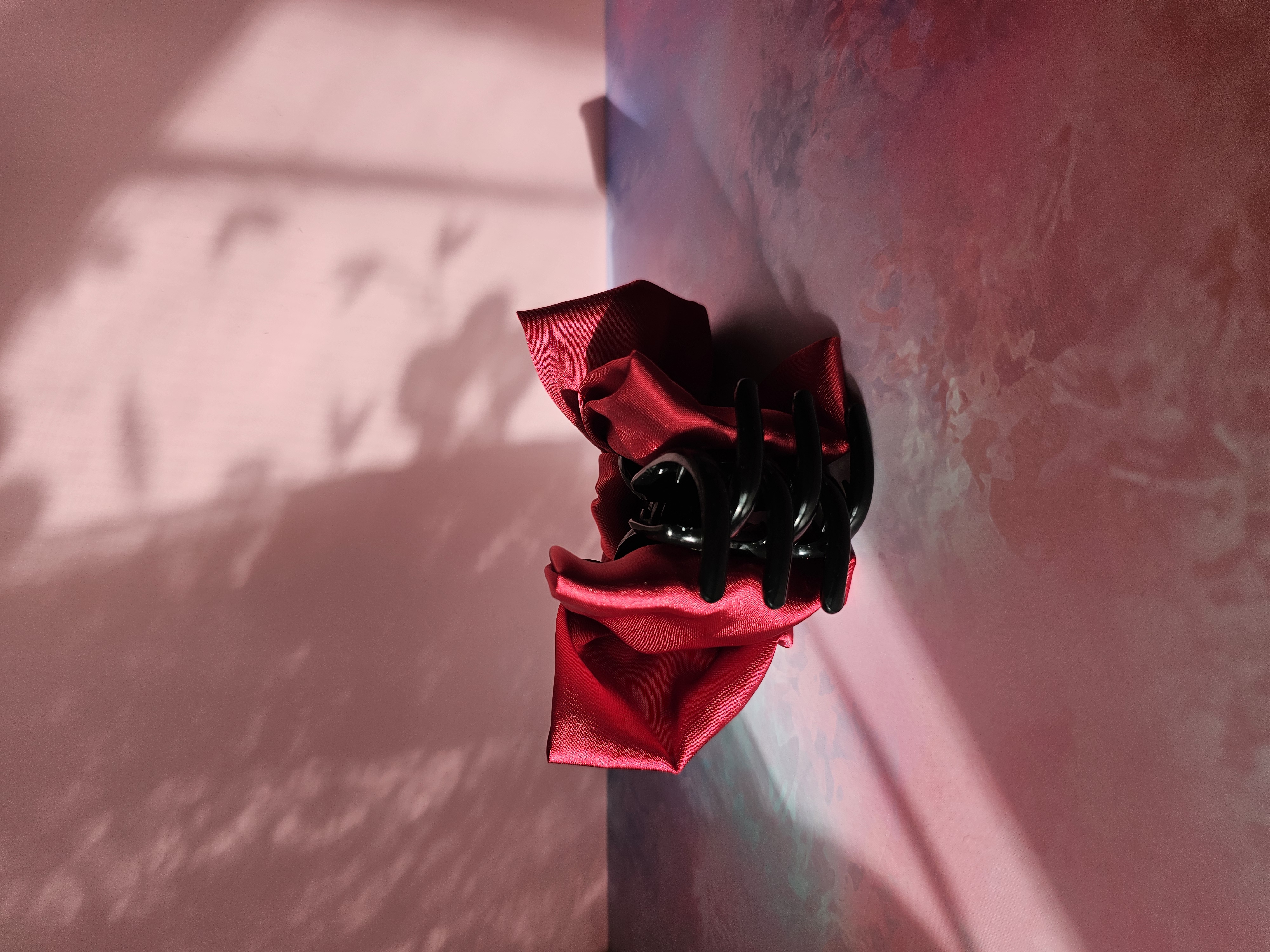 Plaukų segtukas - raudono satino kaspinas