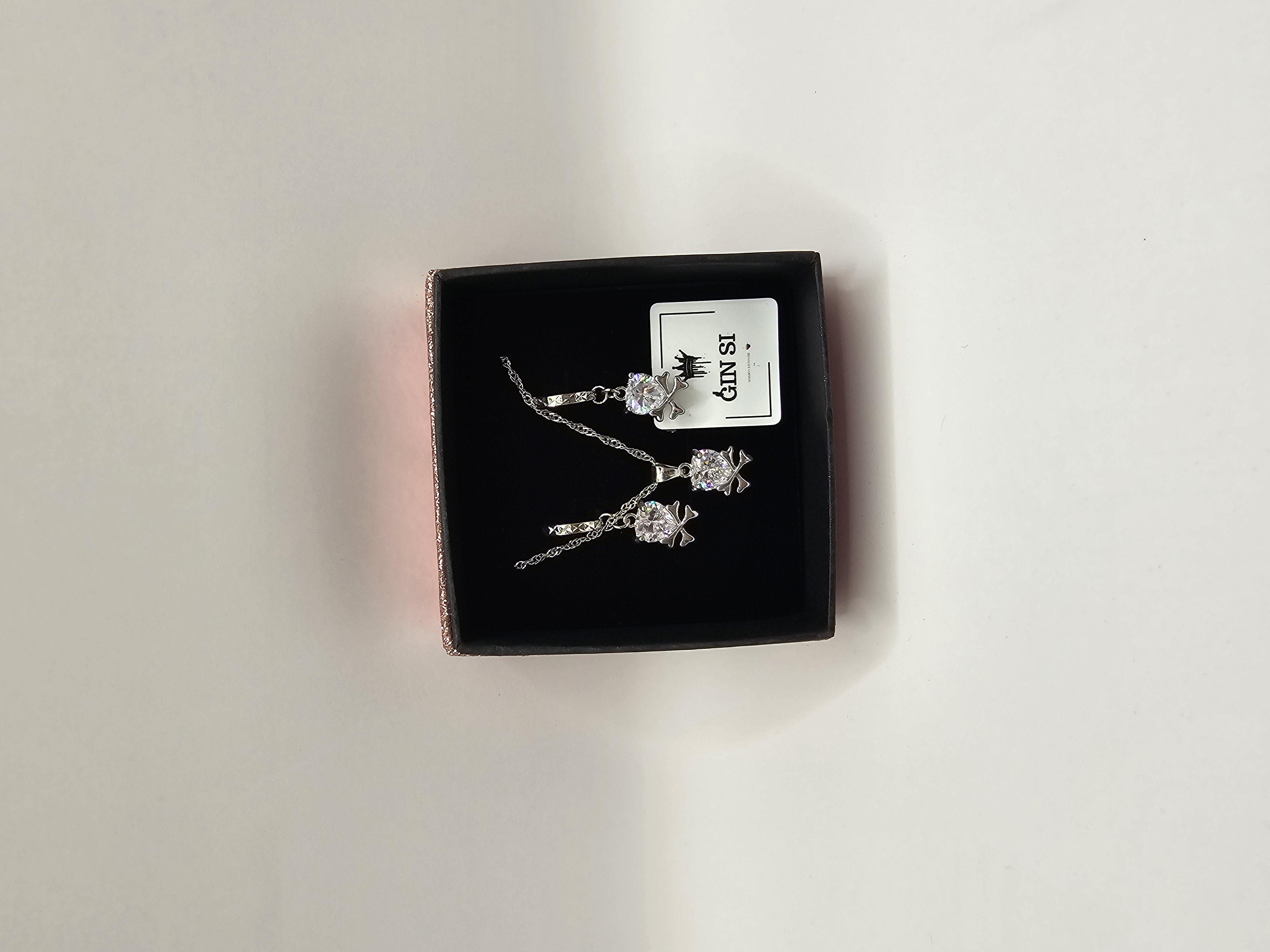 Papuošalų rinkinys su cirkoniu - širdis kaukolė