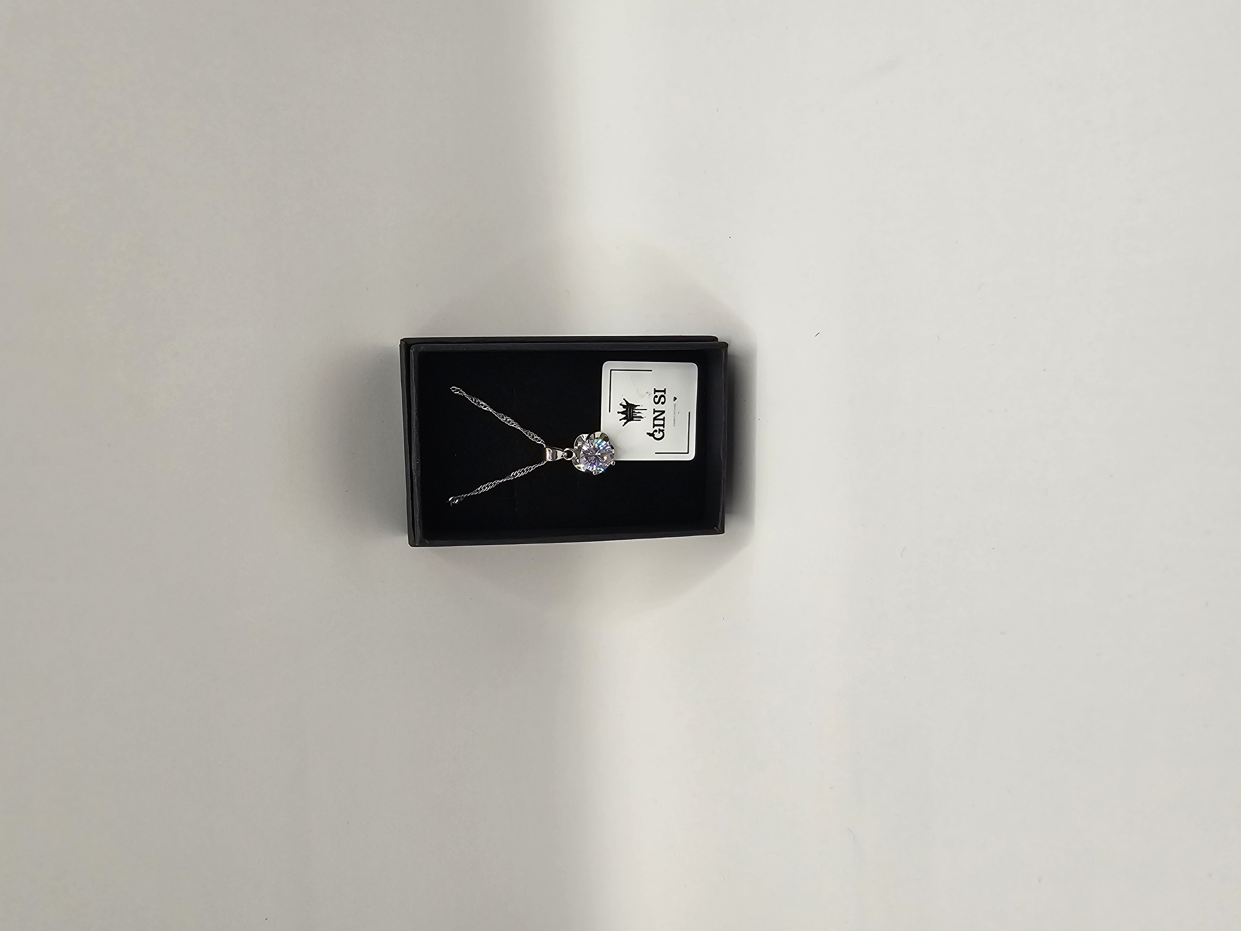 Grandinėlė su cirkoniu sidabro spalvos gėlė