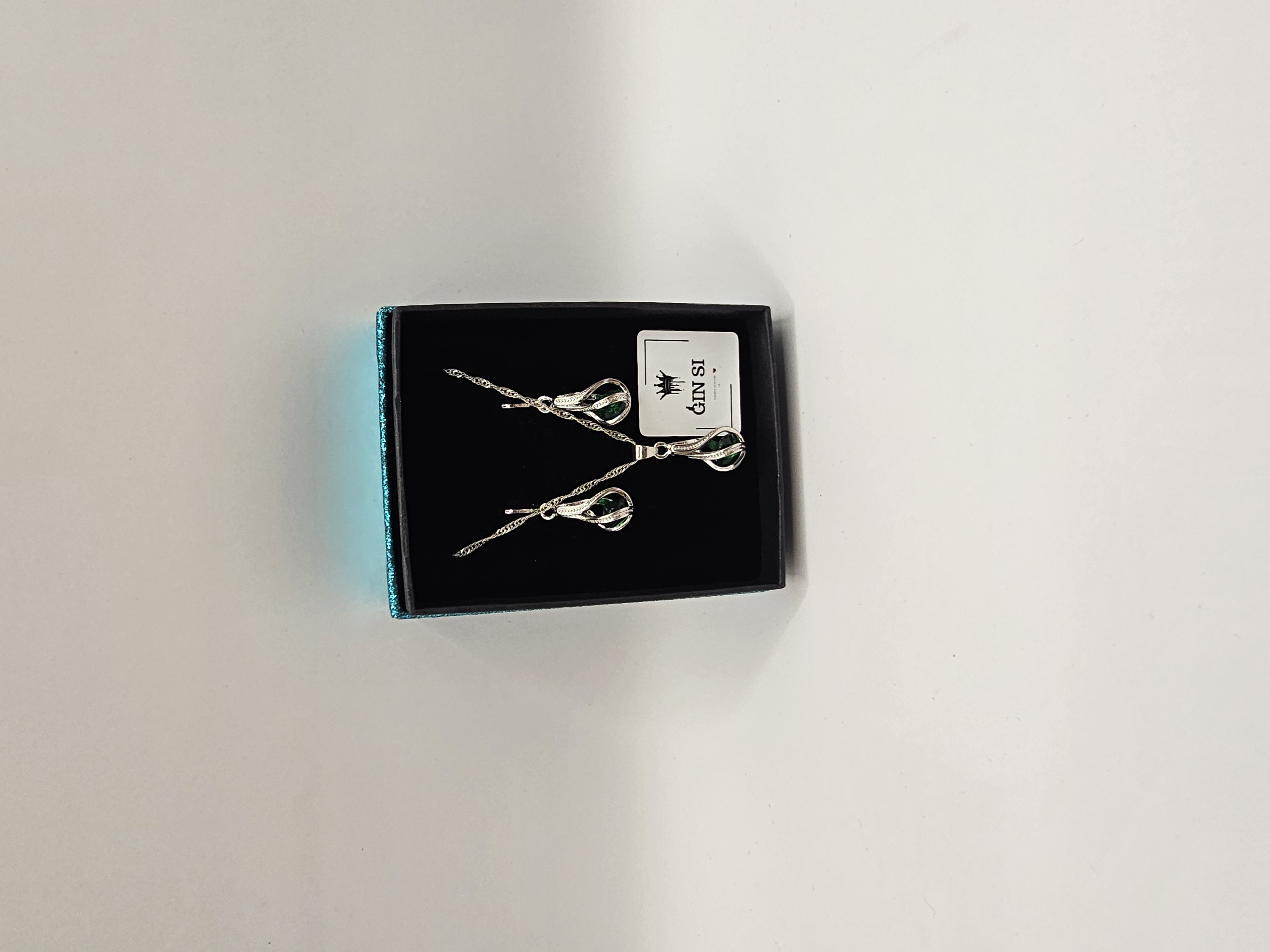 Papuošalų rinkinys suktas lašas su žaliu cirkoniu