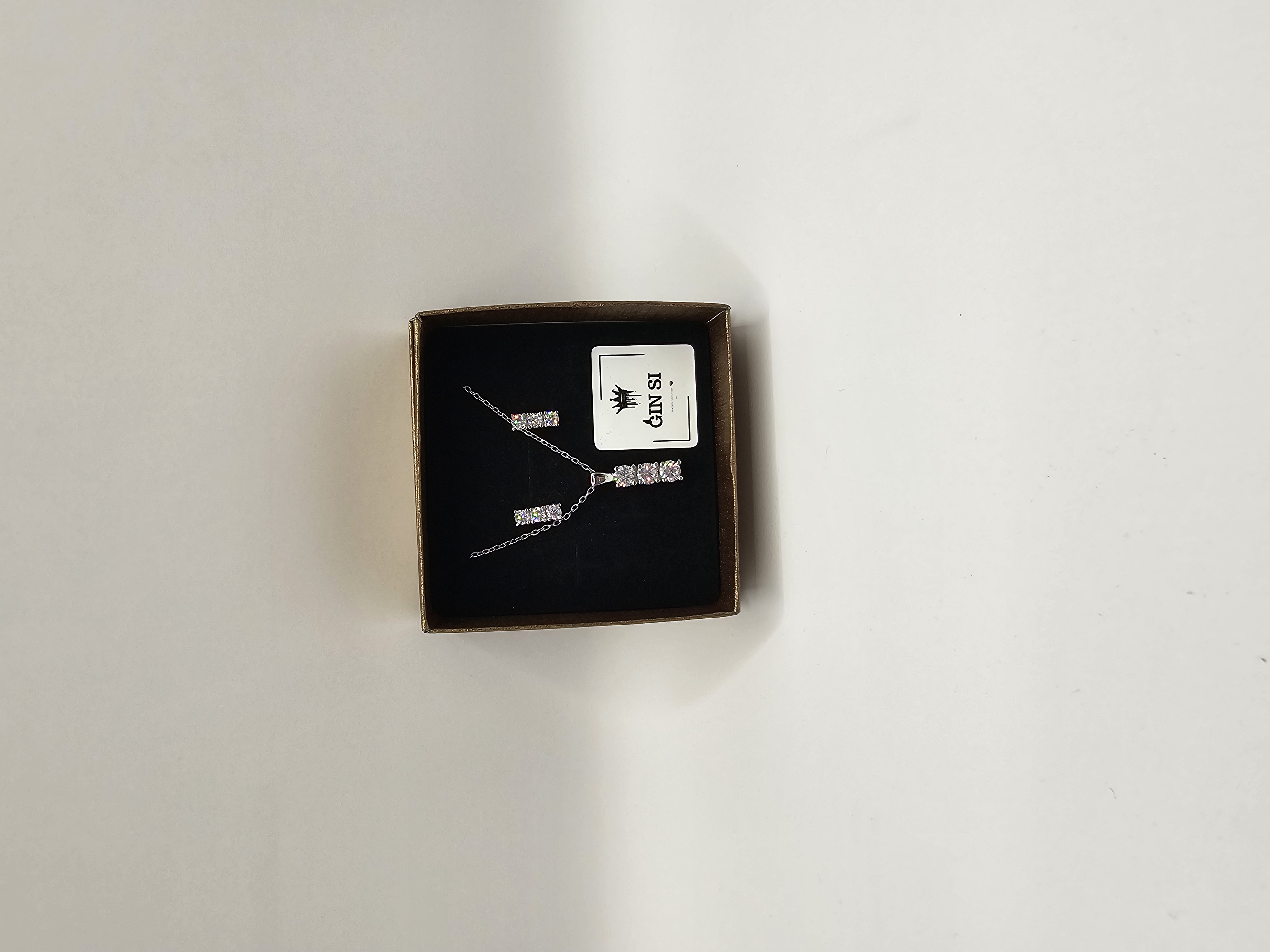 Papuošalų rinkinys - elegantiškas cirkonis