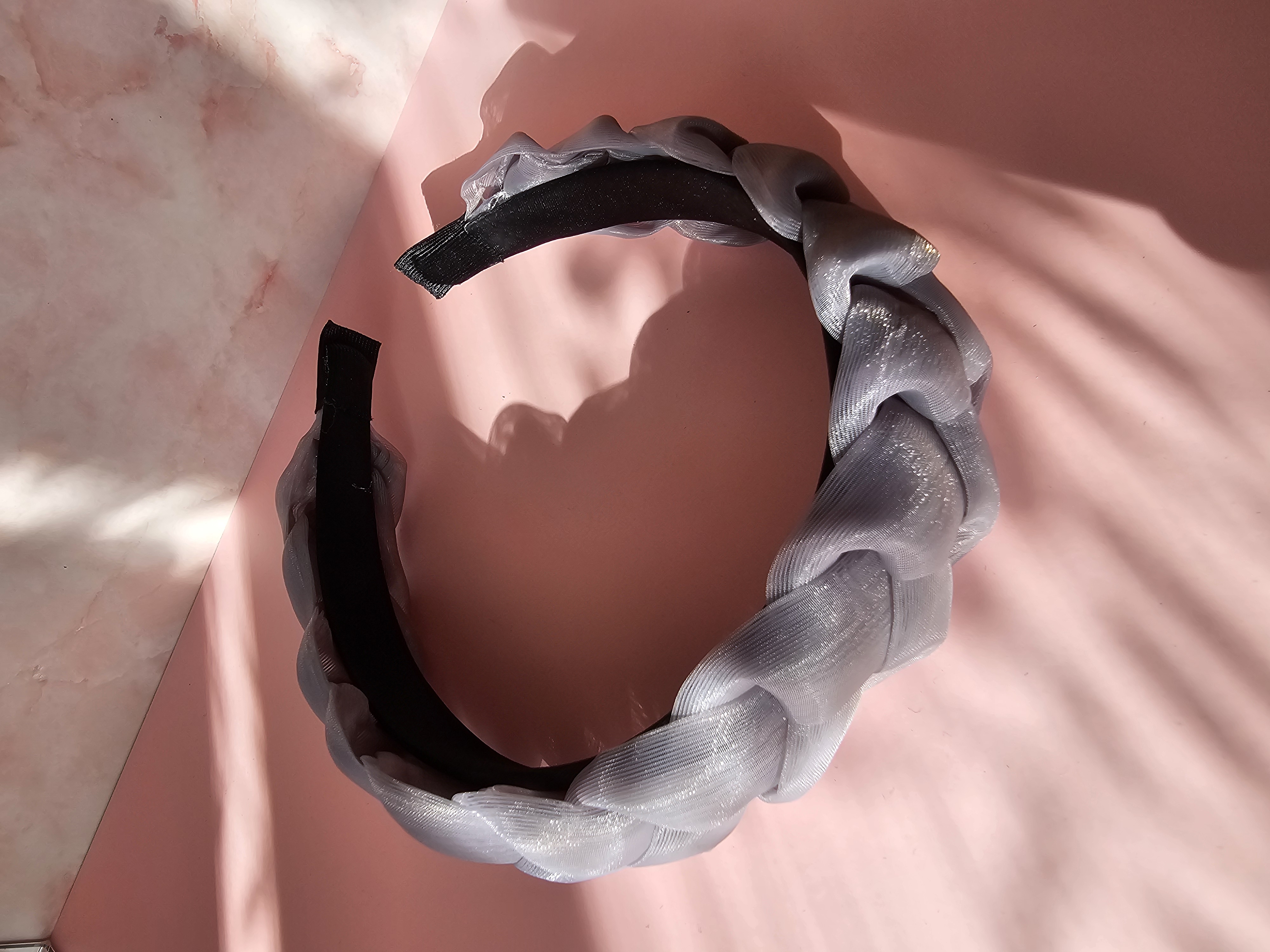 Pilkas pintas plaukų lankelis