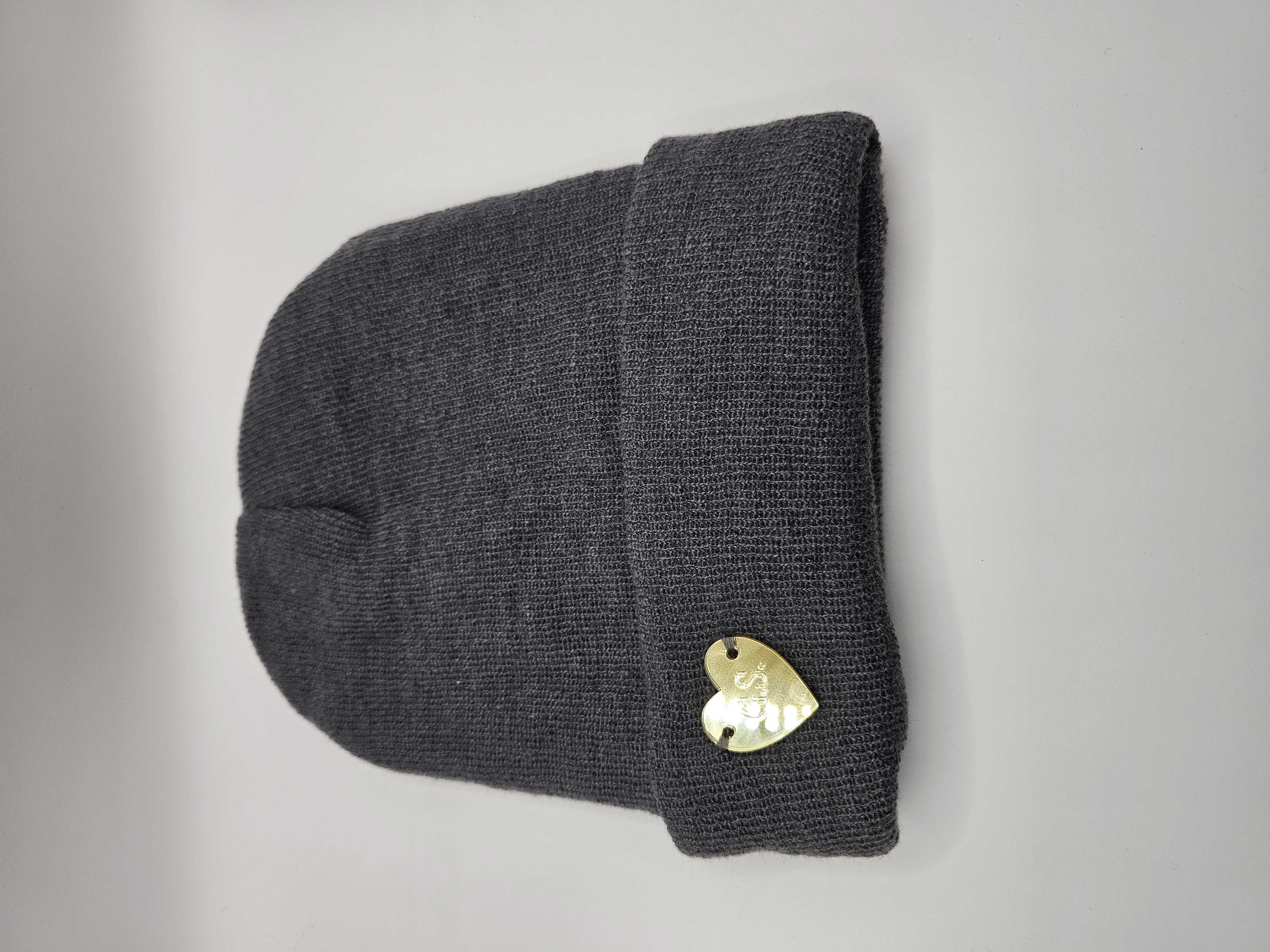 Pilka žieminė kepurė su šilku