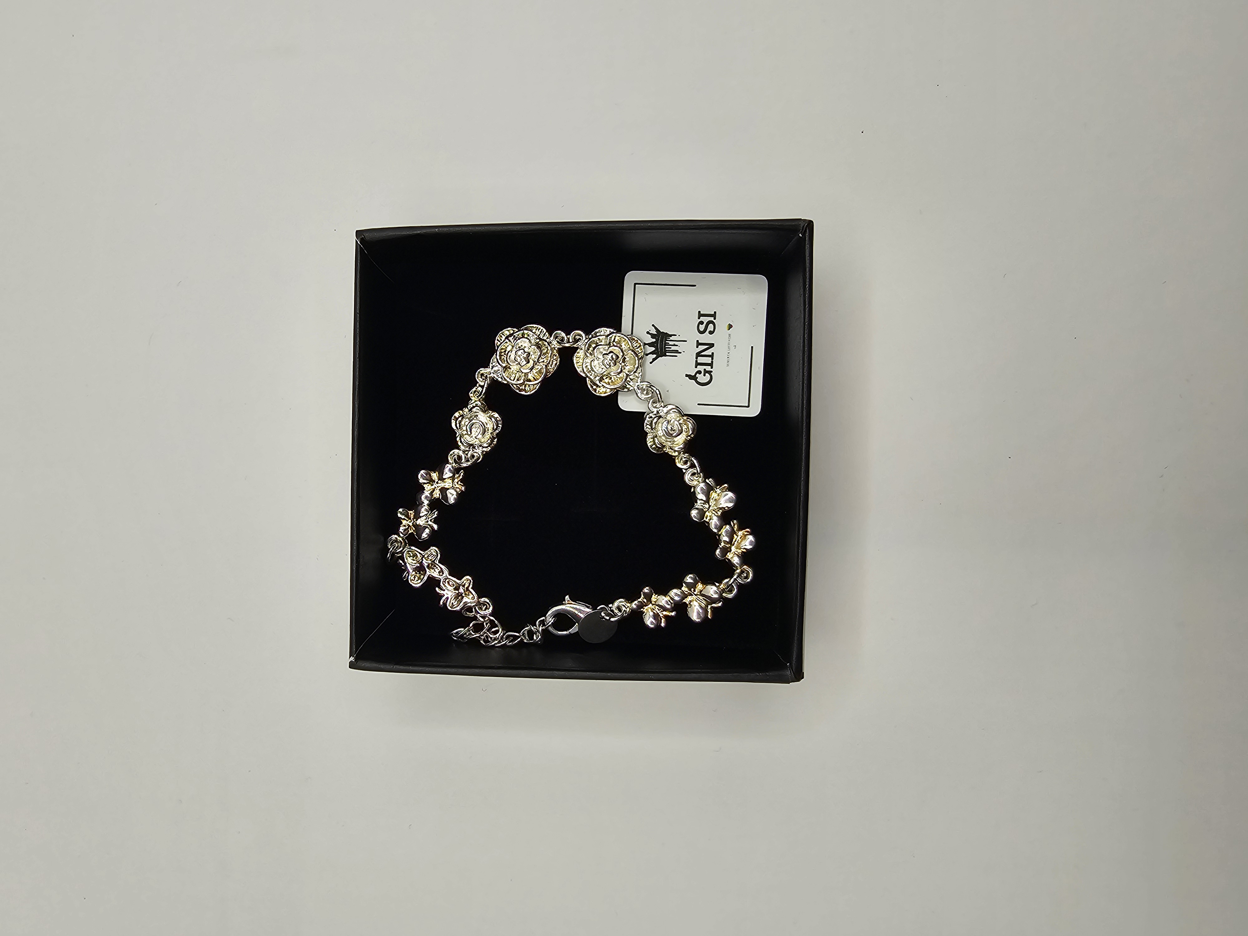 Apyrankė su gėlių motyvu